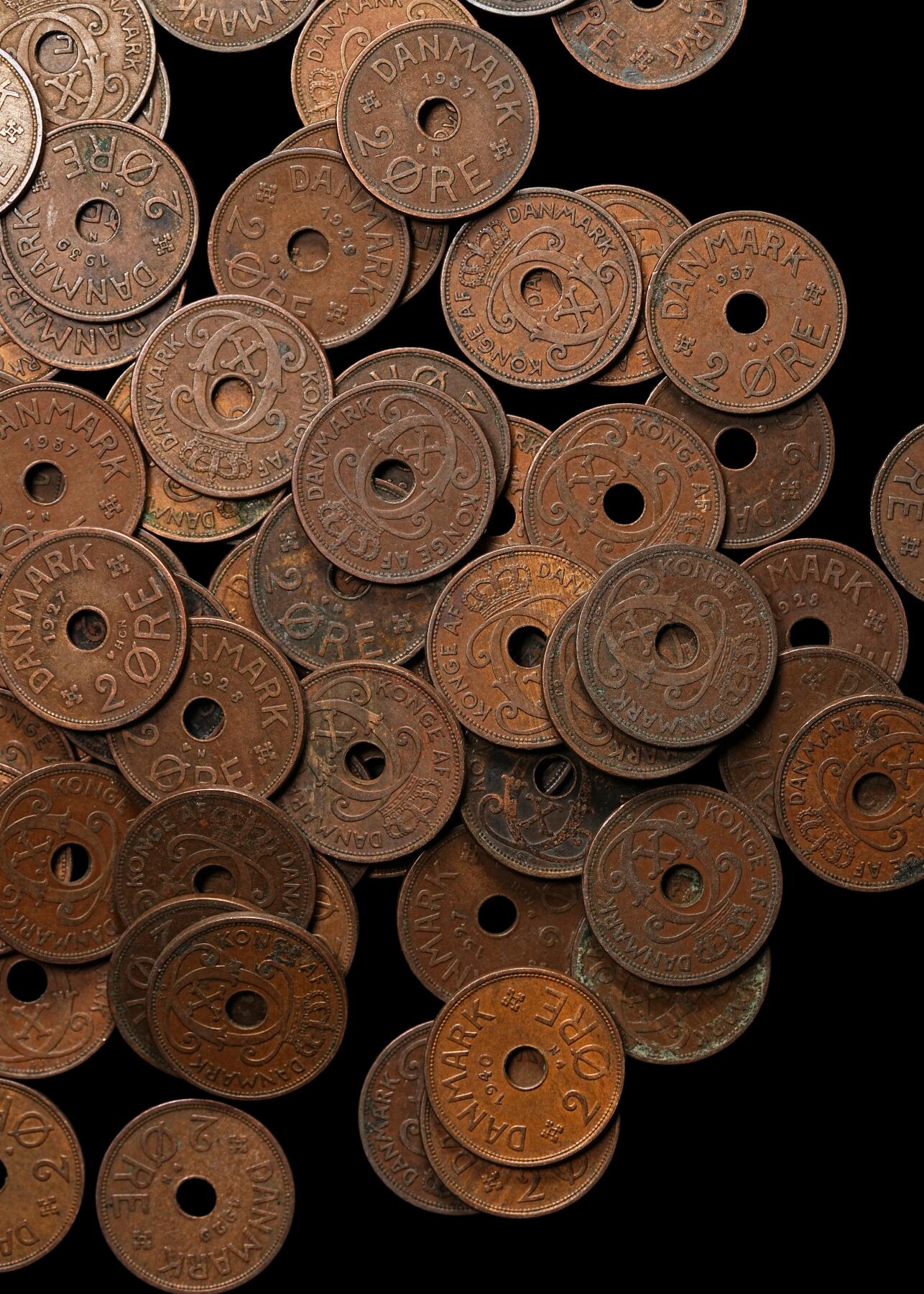 修遠堂世界钱币第106期，请看参拍说明 丹麦中孔2欧尔铜币92枚，1927-1940年