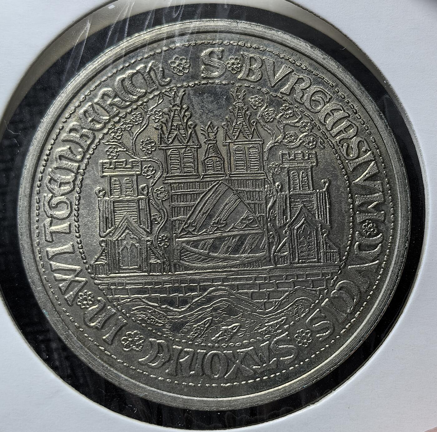 外国优质老铜币银币苏联纪念章，每周六晚九点倒数截拍，满百包邮可寄存，持续收拍 德国维滕贝格大型纪念章：一面是 1536 年为宗教改革家菲利普・梅兰希通（马丁・路德挚友）建造的居所 “梅兰希通之家”，另一面是维滕贝格城市景观，见证宗教改革与人文主义学术的历史印记