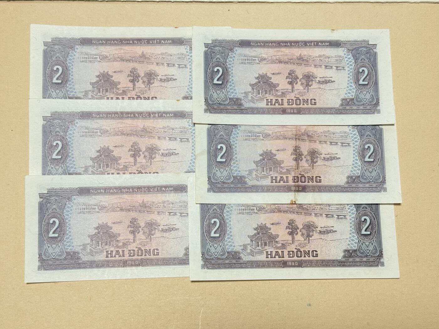 韵星假日钱币拍卖第3期 -- Rimey Holidays Coins & Banknotes Auction 3 越南社会主义共和国80-81 仅一年 2盾 629317-629321五连号 +629349号 六张