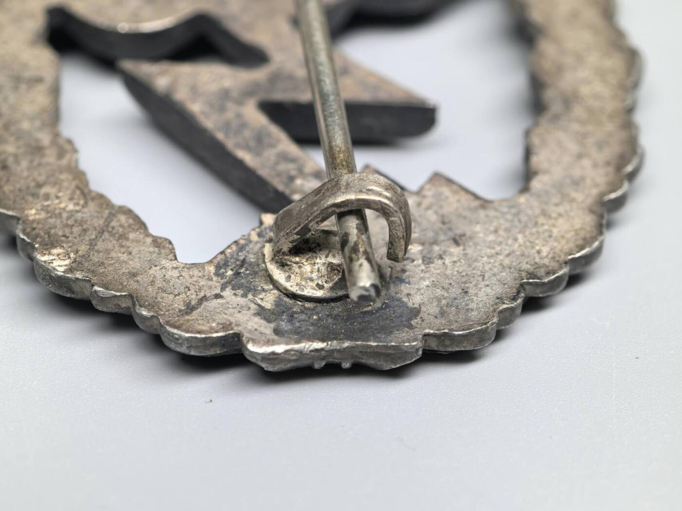 小驴勋章奖章收藏3月7日周六晚六点拍卖（珍爱和平，收藏战争，铭记历史，勿忘国耻，忠党爱国。有偿代拍，送拍规则在简介最后，参拍须阅读规则后再参拍，关系到运费包装发货时效真假辨别等关键信息，拍卖时不再发原图，看大图店主微信码在拍卖店铺介绍里） 工艺品 空军对地攻击奖章 非原品