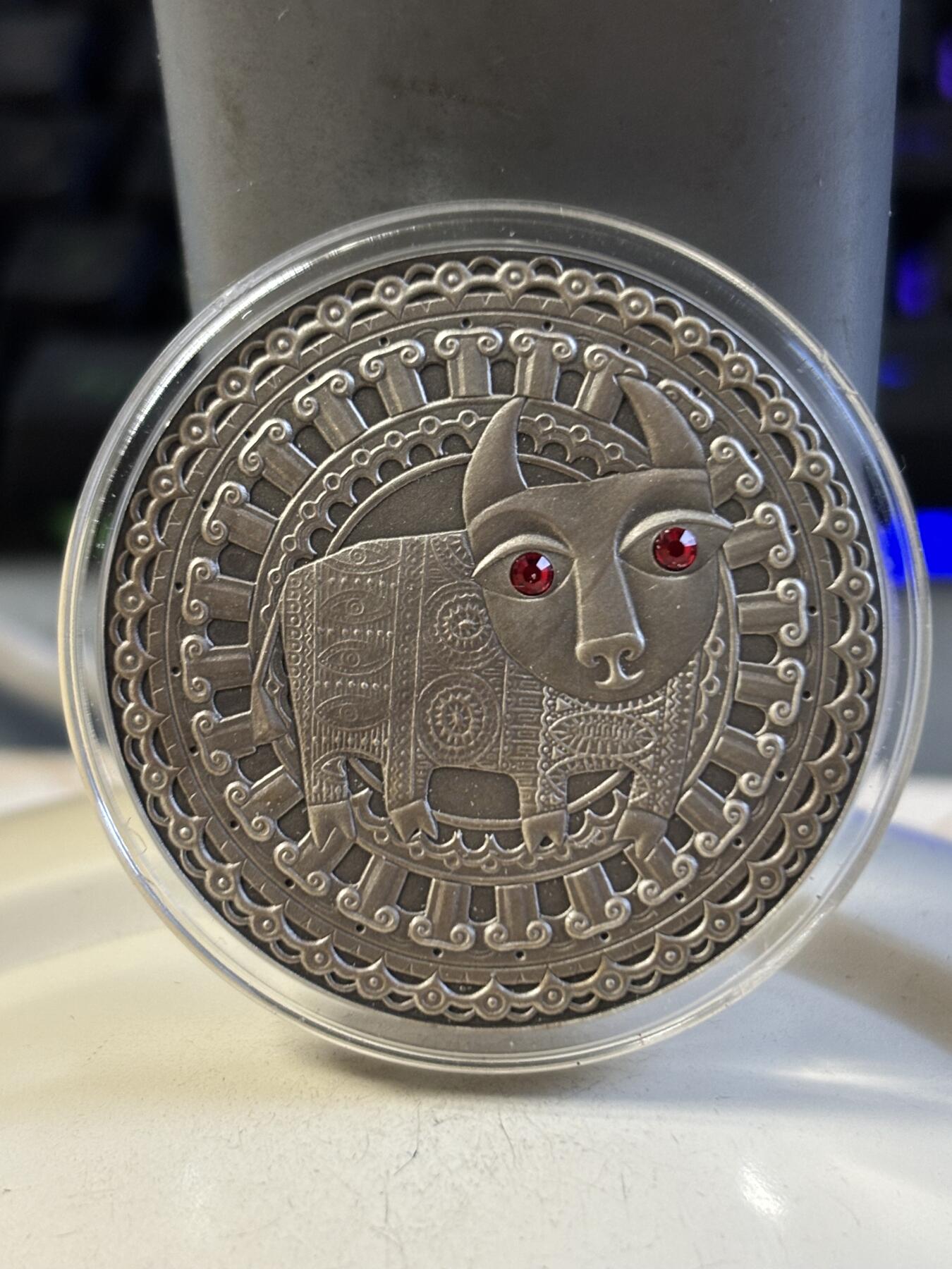 第192期拍卖 白俄罗斯2009年星座系列金牛座镶水晶 仿古纪念银币 ，925银，28.28克