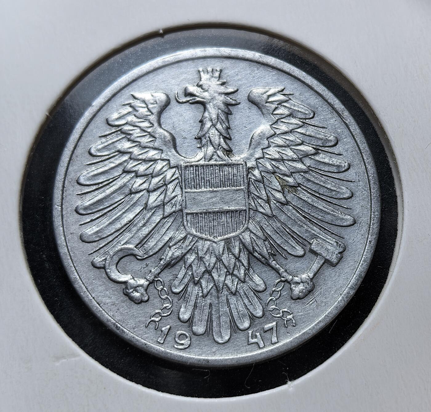 外国优质老铜币银币苏联纪念章，每周六晚九点倒数截拍，满百包邮可寄存，持续收拍 奥地利第二共和国1947年1先令，1945 年先令取代帝国马克重为法定货币，1947 年此币正式流通。正面单头鹰为战后国徽，背面播种者形象源自奥地利画家埃格 - 利恩茨作品，象征战后重建与希望。