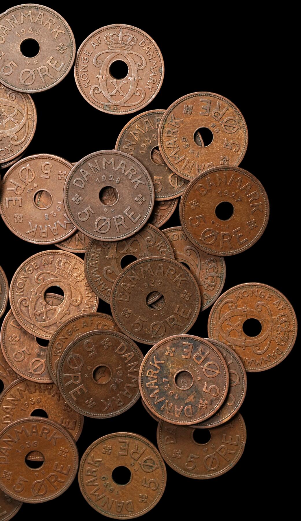 修遠堂世界钱币第106期，请看参拍说明 丹麦中孔5欧尔铜币50枚，1927-1940年