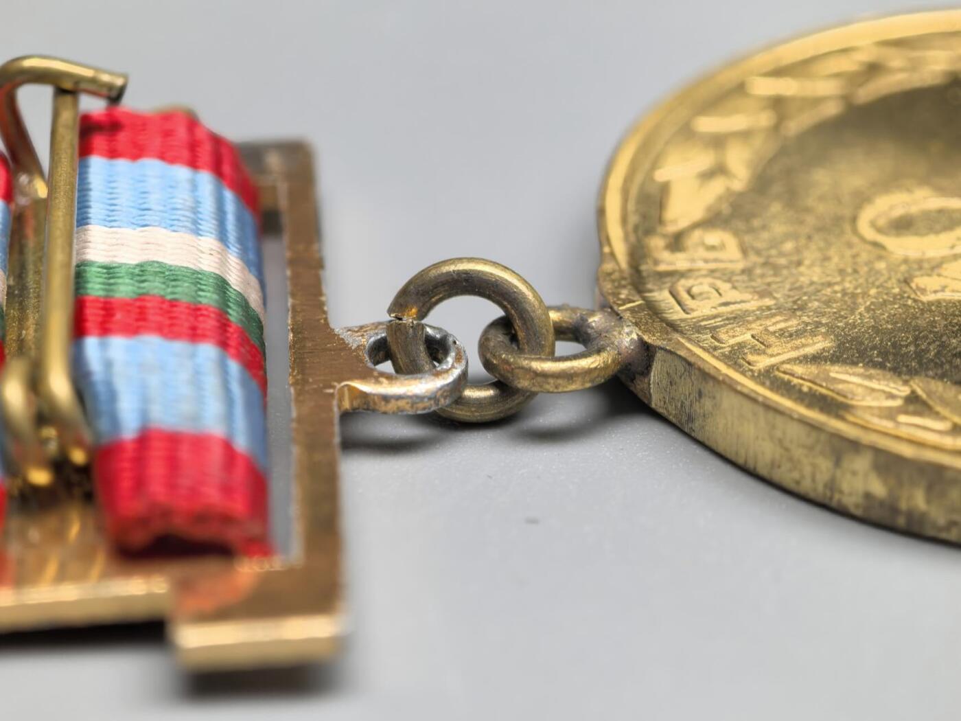 小驴勋章奖章收藏3月7日周六晚六点拍卖（珍爱和平，收藏战争，铭记历史，勿忘国耻，忠党爱国。有偿代拍，送拍规则在简介最后，参拍须阅读规则后再参拍，关系到运费包装发货时效真假辨别等关键信息，拍卖时不再发原图，看大图店主微信码在拍卖店铺介绍里） 保加利亚战胜德国四十周年纪念奖章带证书