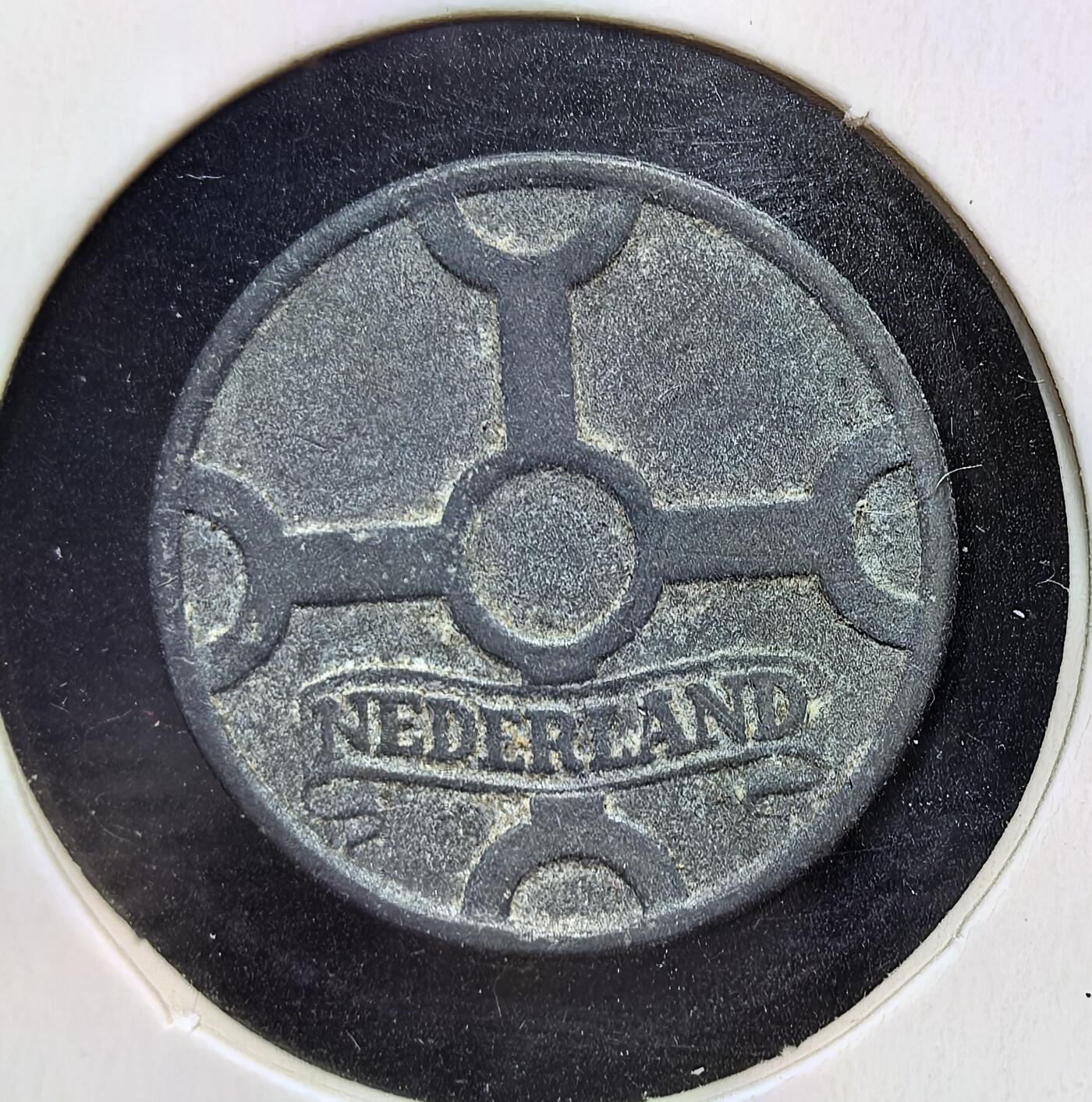 外国优质老铜币银币苏联纪念章，每周六晚九点倒数截拍，满百包邮可寄存，持续收拍 二战占领荷兰1942年1分，因战时资源匮乏，以廉价锌替代铜镍铸造，无王室标识，背面十字纹与 “NEDERLAND” 体现荷兰元素，是二战欧洲被占区经济管控的实物见证。