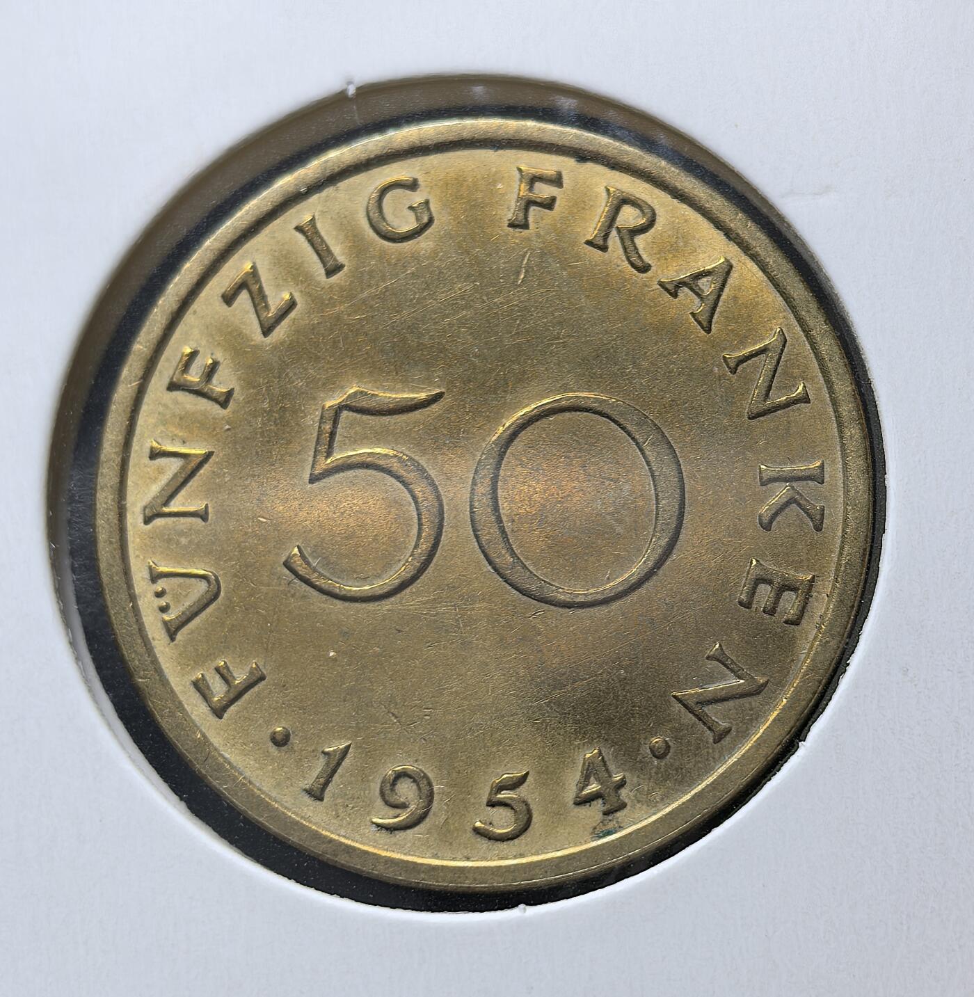 外国优质老铜币银币苏联纪念章，每周六晚九点倒数截拍，满百包邮可寄存，持续收拍 法占德国萨尔保护区1954年50法郎，属法国法郎地方版，正面铸 “FÜNFZIG FRANKEN” 与年份，背面为萨尔州徽及工矿元素，象征当地煤钢产业。1957 年萨尔回归西德，1959 年该币被德国马克取代。