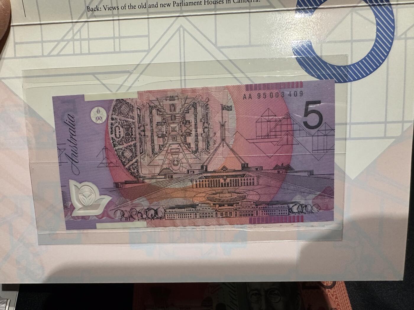《外钞收藏家》第六百一十五期（畅拍场）（长期征集拍品、欢迎藏友们联系合作） 1995年澳大利亚5、10、20元 三张一起 AA冠 全同号 千位号 带原装册子