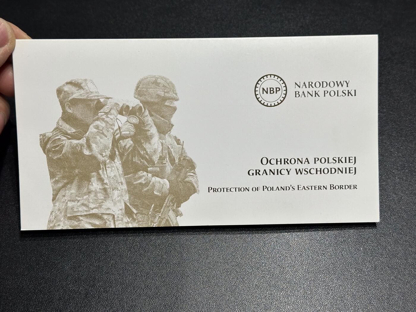 《外钞收藏家》第六百一十五期（畅拍场）（长期征集拍品、欢迎藏友们联系合作） 2022年波兰纪念钞 带册子 豹子号999  倒置号 全新UNC