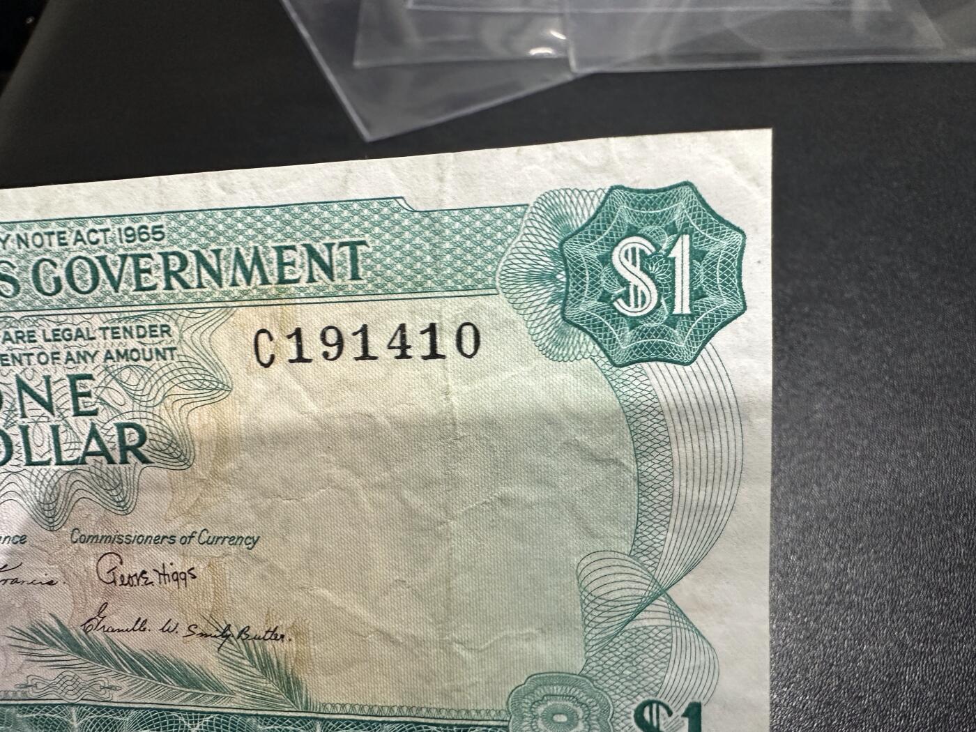 《外钞收藏家》第六百一十五期（畅拍场）（长期征集拍品、欢迎藏友们联系合作） 1965年巴哈马1元 彩背 非全新 品相如图