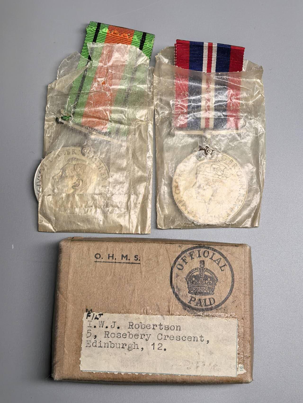 小驴勋章奖章收藏3月7日周六晚六点拍卖（珍爱和平，收藏战争，铭记历史，勿忘国耻，忠党爱国。有偿代拍，送拍规则在简介最后，参拍须阅读规则后再参拍，关系到运费包装发货时效真假辨别等关键信息，拍卖时不再发原图，看大图店主微信码在拍卖店铺介绍里）