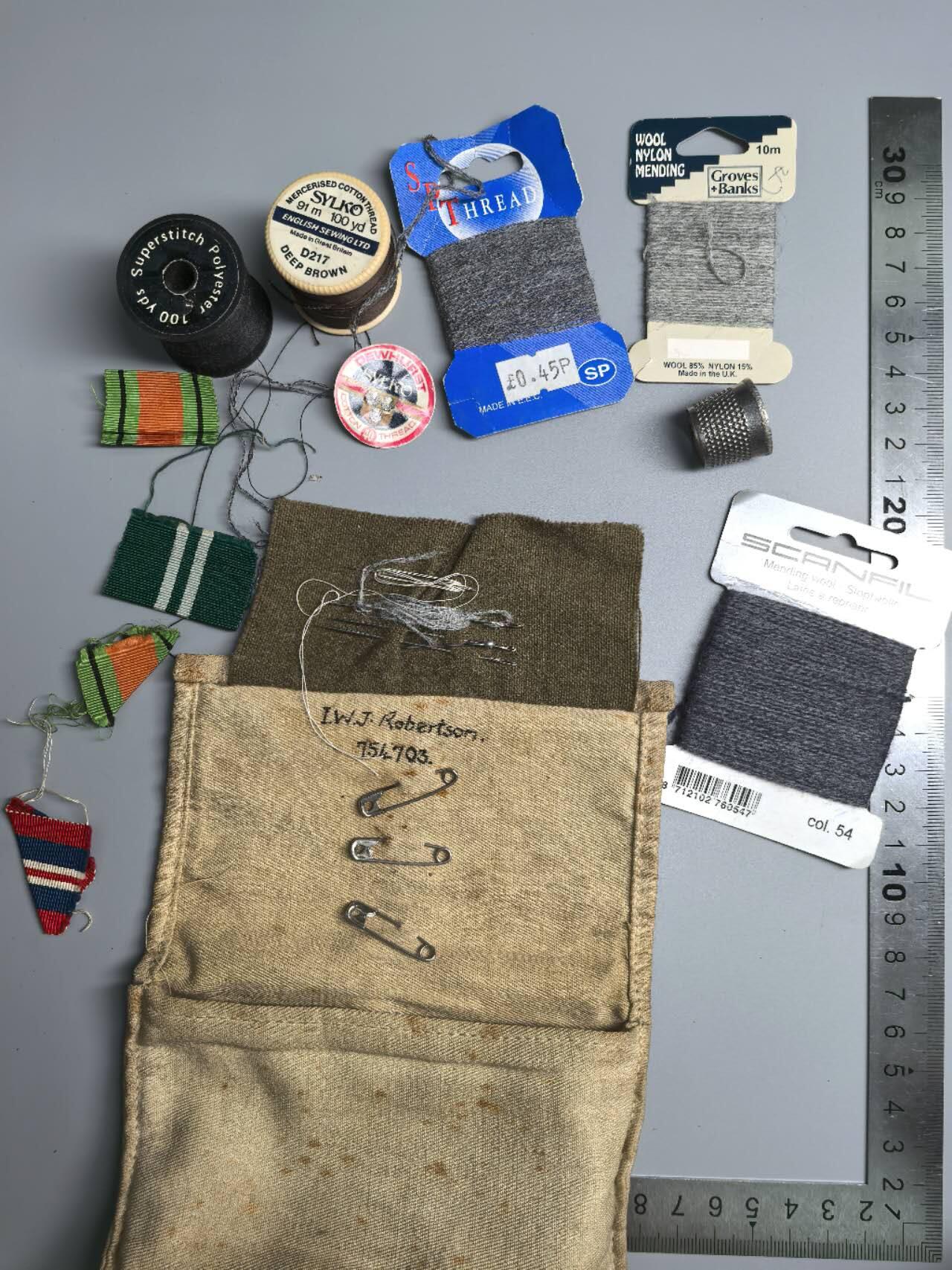 小驴勋章奖章收藏3月7日周六晚六点拍卖（珍爱和平，收藏战争，铭记历史，勿忘国耻，忠党爱国。有偿代拍，送拍规则在简介最后，参拍须阅读规则后再参拍，关系到运费包装发货时效真假辨别等关键信息，拍卖时不再发原图，看大图店主微信码在拍卖店铺介绍里）