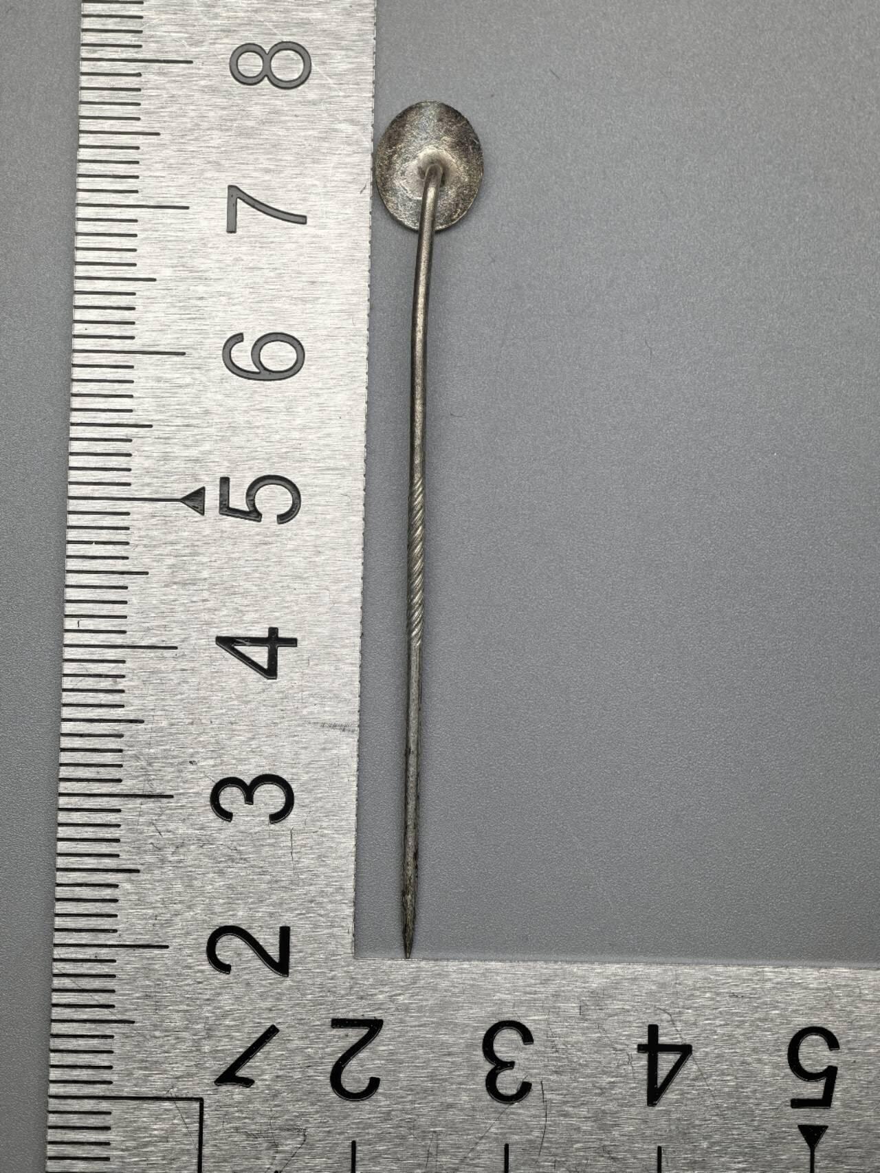 小驴勋章奖章收藏3月7日周六晚六点拍卖（珍爱和平，收藏战争，铭记历史，勿忘国耻，忠党爱国。有偿代拍，送拍规则在简介最后，参拍须阅读规则后再参拍，关系到运费包装发货时效真假辨别等关键信息，拍卖时不再发原图，看大图店主微信码在拍卖店铺介绍里） 57银级战伤奖章领口插针样式迷你章