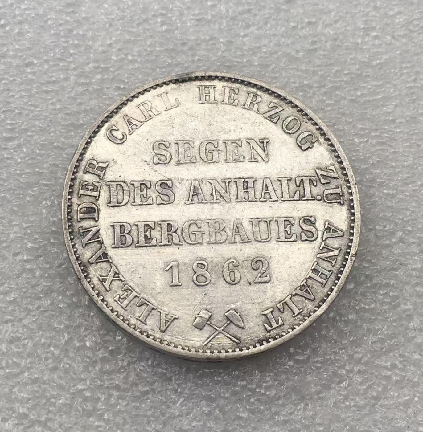 世界钱币专场拍卖 每周二开拍 1862年德国安哈特-贝恩堡小熊爬墙1泰勒银币 发行两万枚