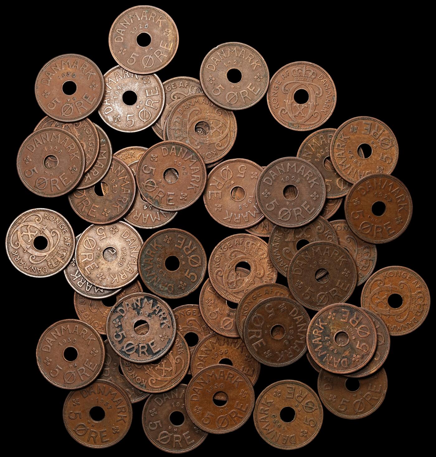 修遠堂世界钱币第106期，请看参拍说明 丹麦中孔5欧尔铜币50枚，1927-1940年