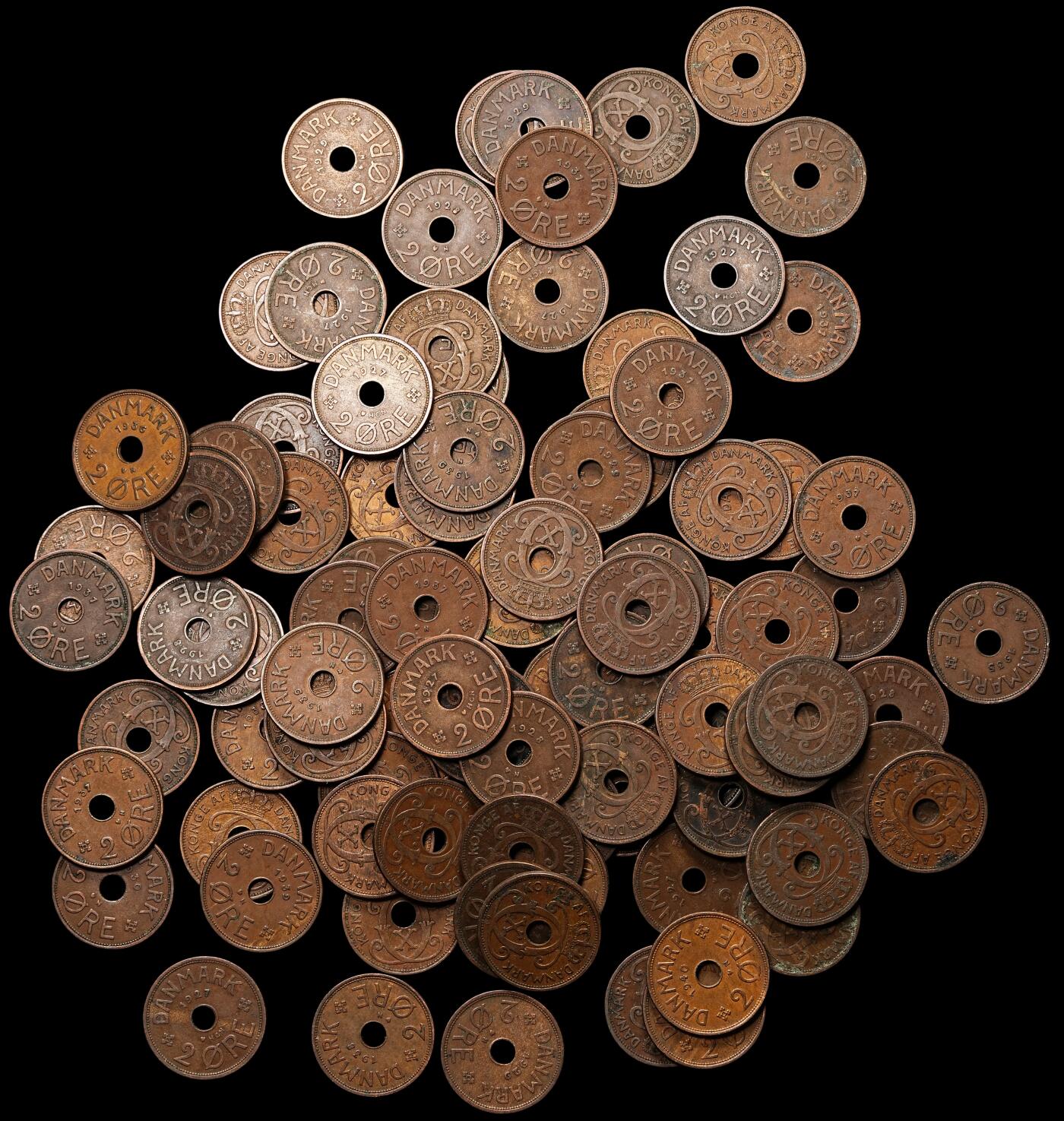 修遠堂世界钱币第106期，请看参拍说明 丹麦中孔2欧尔铜币92枚，1927-1940年