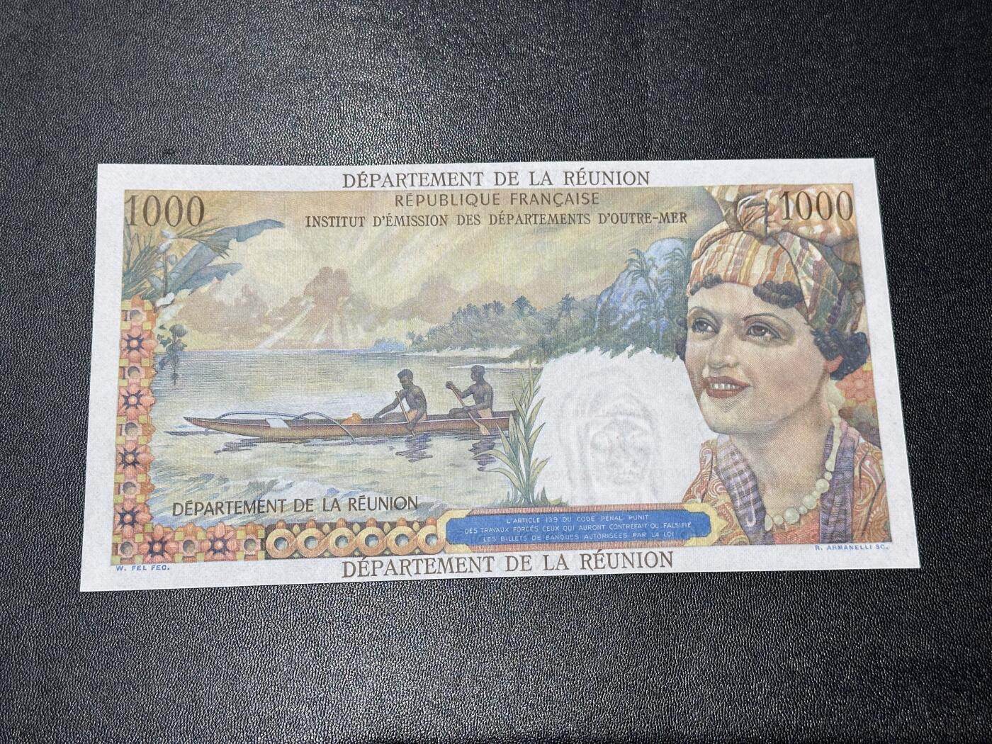 《外钞收藏家》第六百一十五期（畅拍场）（长期征集拍品、欢迎藏友们联系合作） 1964年圣皮埃尔和密克隆20新法郎（1000法郎加盖） UNC- 两个角有瑕疵