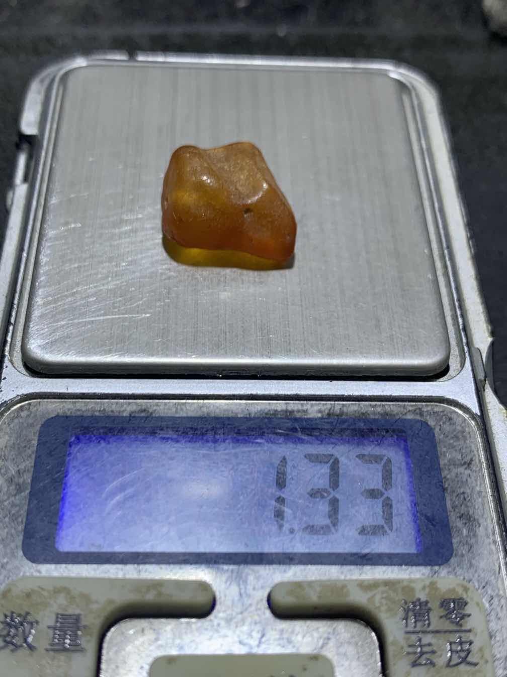 精美天然乌克兰蜜蜡随形原石珠子一颗