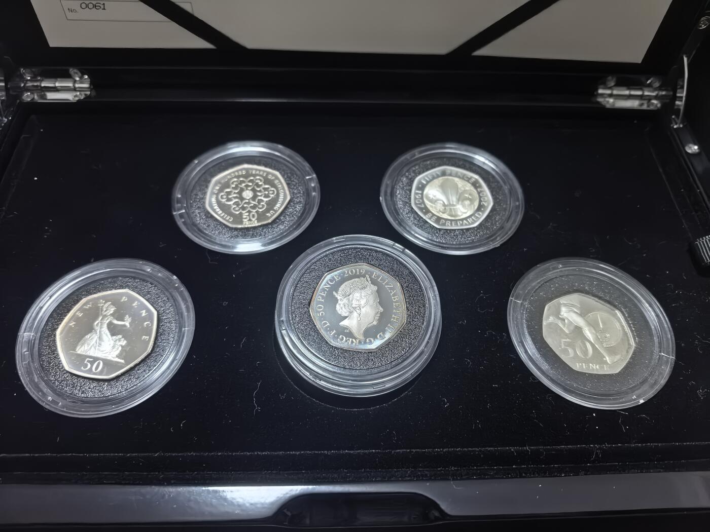 长老汇马年精选第七场拍卖 2019英国50便士发行50周年5枚精制银币套装，文化版，钢琴烤漆木盒，1969套，含稀缺的邱园中国塔50便士，灵感来自于南京大报恩寺塔