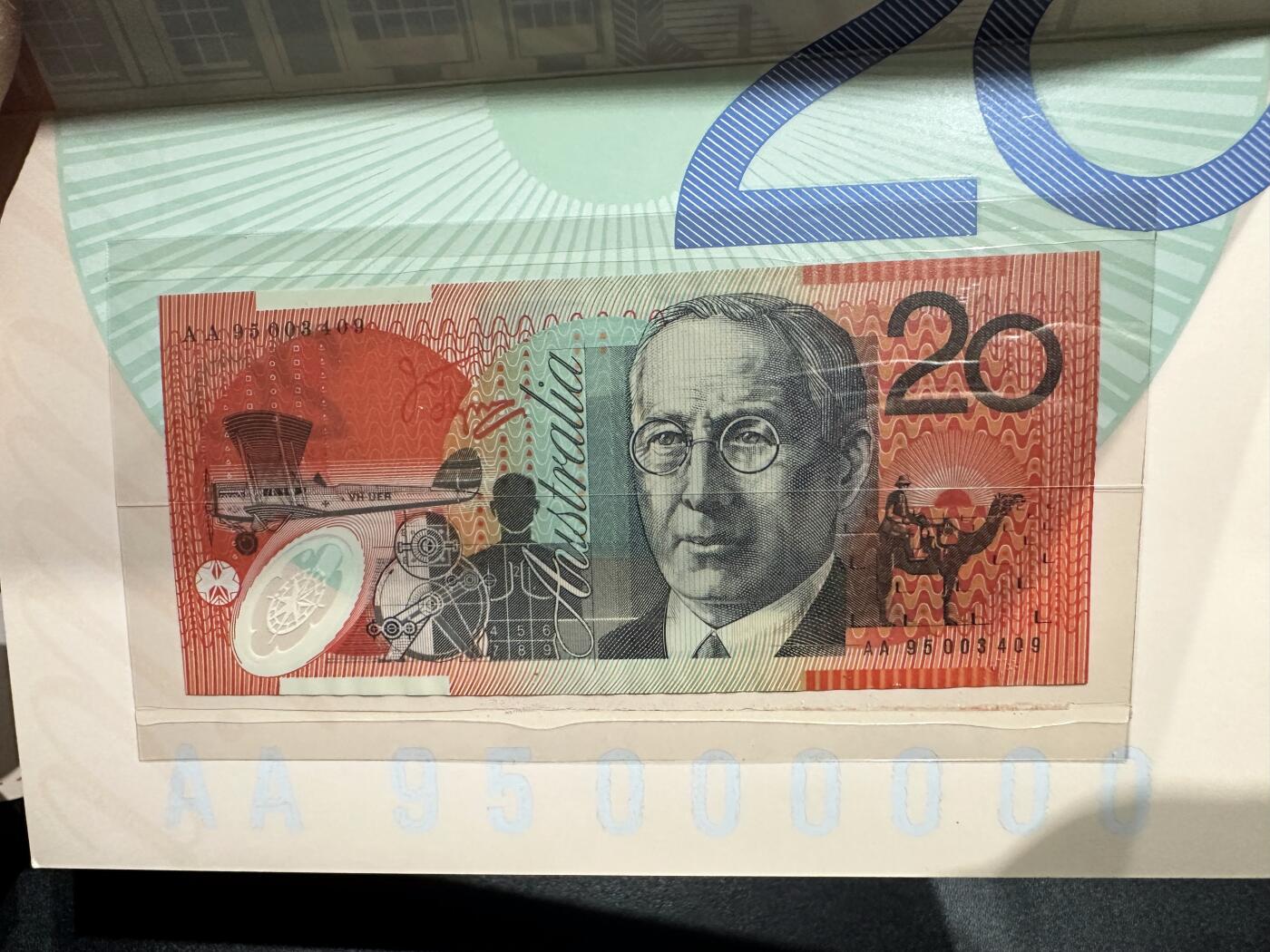 《外钞收藏家》第六百一十五期（畅拍场）（长期征集拍品、欢迎藏友们联系合作） 1995年澳大利亚5、10、20元 三张一起 AA冠 全同号 千位号 带原装册子