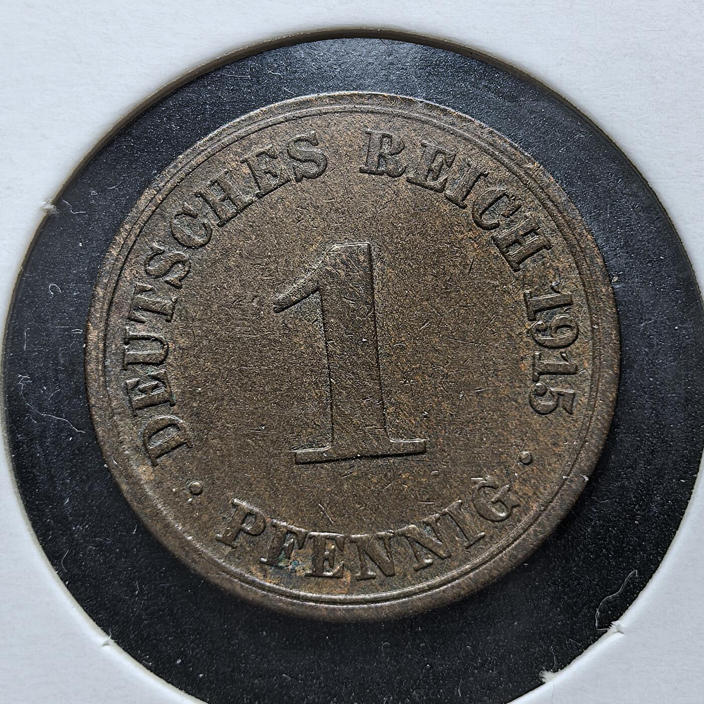 外国优质老铜币银币苏联纪念章，每周六晚九点倒数截拍，满百包邮可寄存，持续收拍 德意志帝国1915年1芬尼A版，由柏林造币厂铸造，属威廉二世时期流通币。时值一战，铜为战略物资，次年该币便改用廉价金属，此版是帝国铜质芬尼的尾声，见证战争对德国货币体系的冲击。