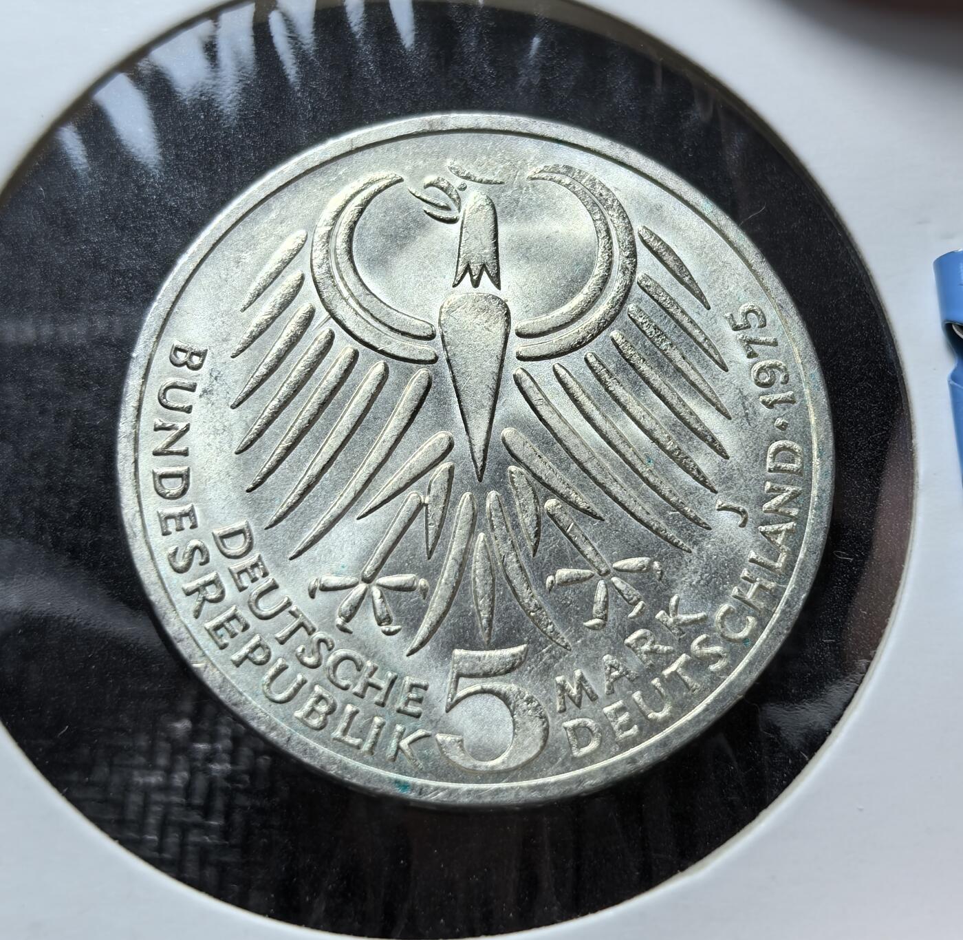 外国优质老铜币银币苏联纪念章，每周六晚九点倒数截拍，满百包邮可寄存，持续收拍 西德1975年5马克纪念银币11.2克625银纯银价150元，为纪念魏玛共和国首任总统弗里德里希・艾伯特逝世 50 周年而铸。币面刻有艾伯特头像与生卒年份，背面为联邦德国鹰徽，是西德时期重要的历史纪念币。