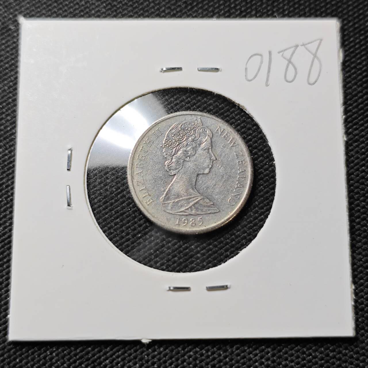 KK钱币收藏小铺   第401期 2月预留时间 周末发货  1985新西兰5分 浅雕版