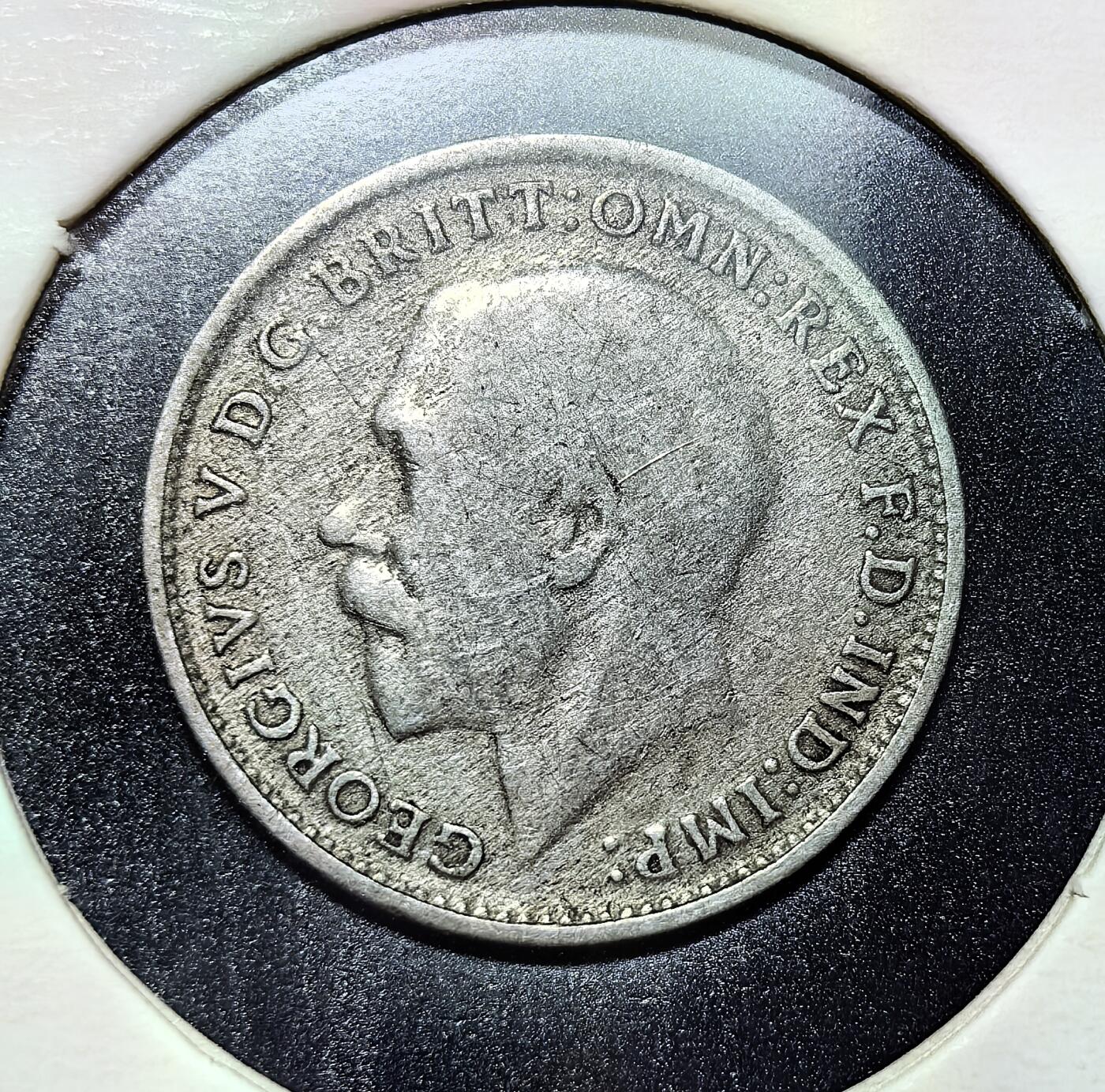 外国优质老铜币银币苏联纪念章，每周六晚九点倒数截拍，满百包邮可寄存，持续收拍 英国乔治五世1920年3便士银币1.4克500银纯银价15元，属一战后首批调整版别。因战后经济影响，其银含量由 92.5% 降至 50%，是英国货币史银价调整的关键实物佐证，流通与收藏价值兼具。