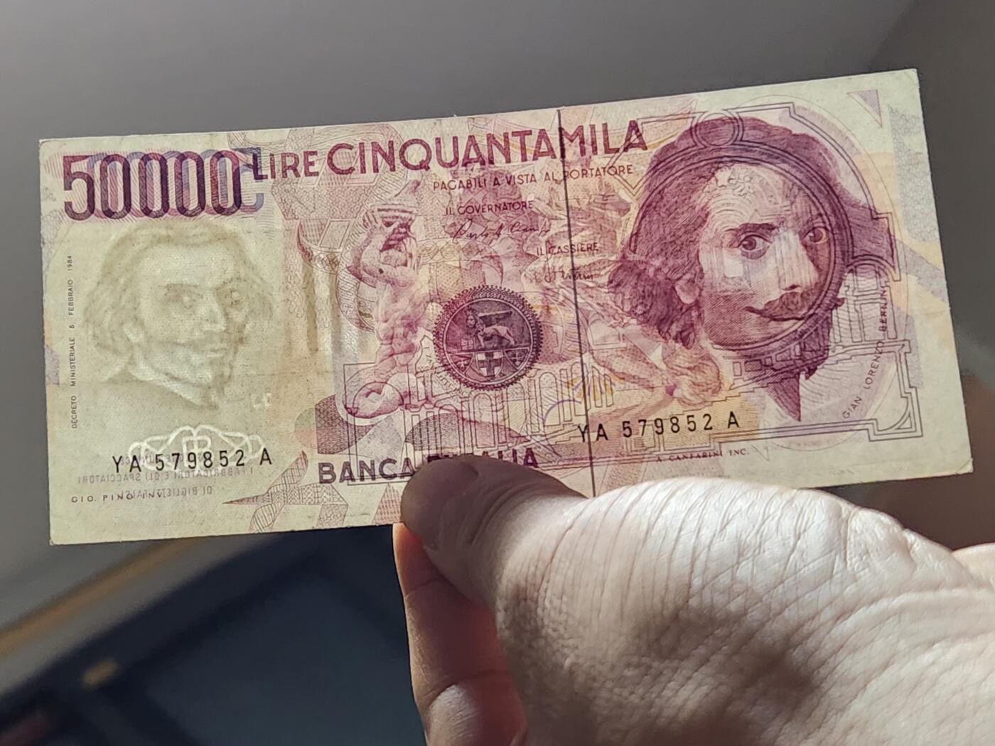 3月6号晚上8点 外国纸币自动截拍第35场 意大利50000 不同签名1 美品