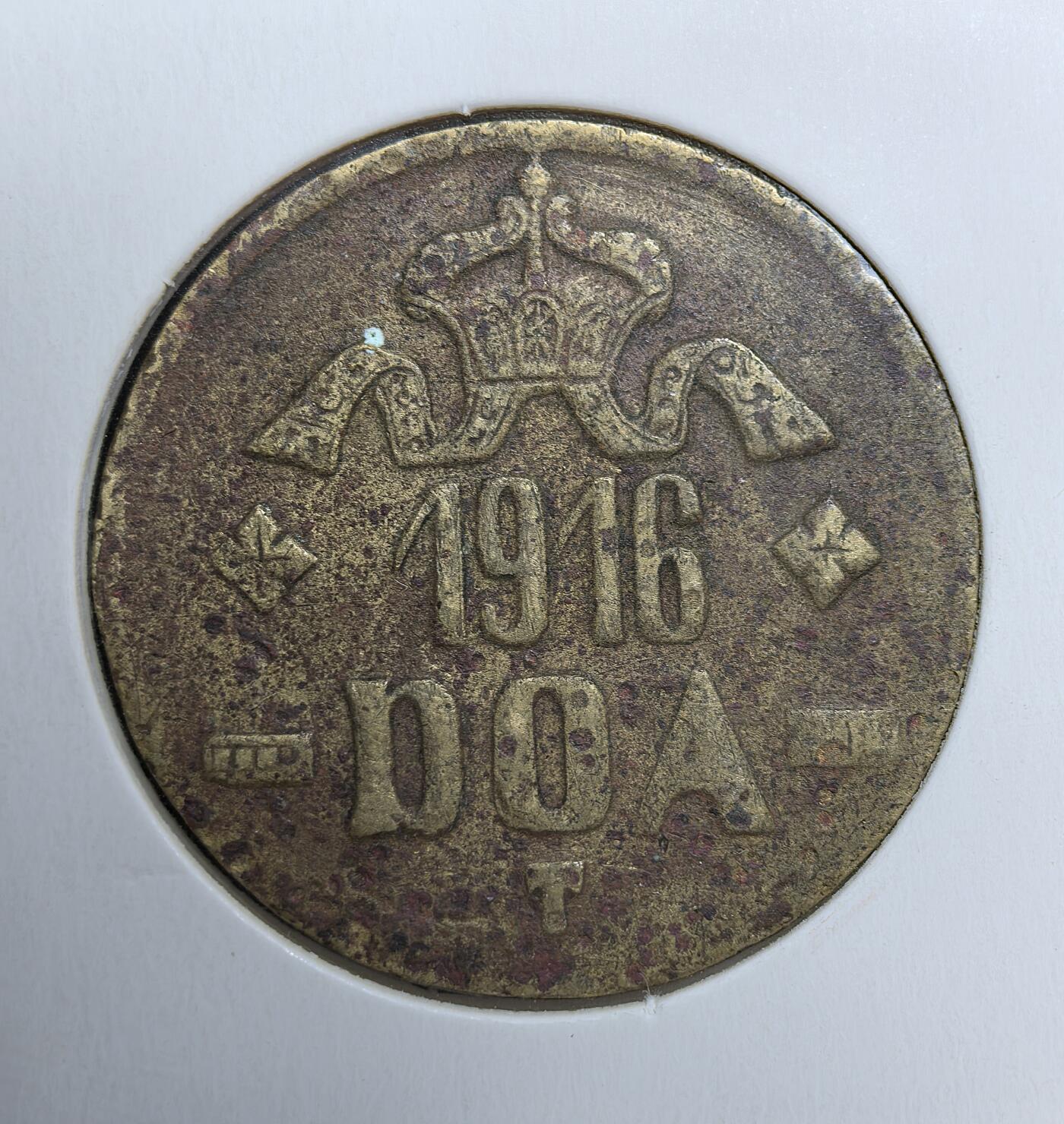 外国优质老铜币银币苏联纪念章，每周六晚九点倒数截拍，满百包邮可寄存，持续收拍 德属东非1916 年20 赫勒应急黄铜币。一战爆发后，德国本土与殖民地的海上贸易被切断，殖民政府在塔波拉（T）利用缴获的军舰铜材，临时铸造此币以维持殖民统治与军费开支。