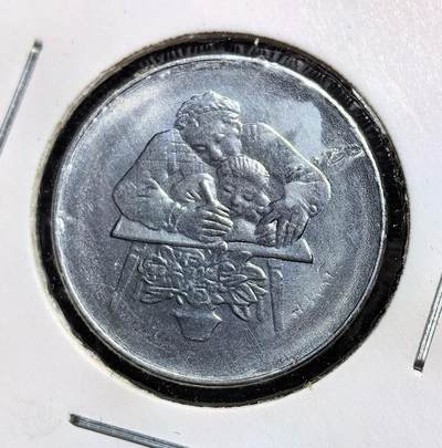 外国优质老铜币银币苏联纪念章，每周六晚九点倒数截拍，满百包邮可寄存，持续收拍 - 圣马力诺1978年50里拉纪念币，属于光荣劳动者系列，由罗马造币厂铸造。正面是圣马力诺三塔国徽，背面以老师教孩童写字的图案，传递重视教育的理念，是该国里拉时代的代表性流通纪念币之一。