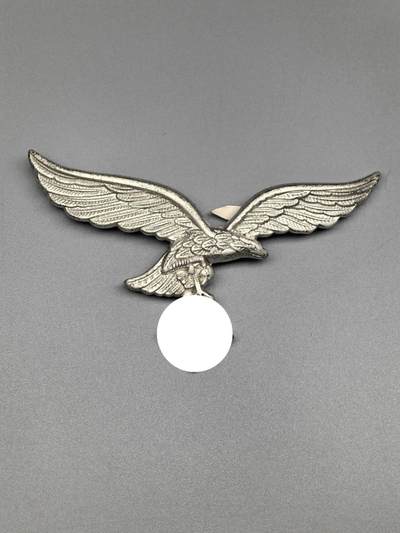 小驴勋章奖章收藏3月7日周六晚六点拍卖（珍爱和平，收藏战争，铭记历史，勿忘国耻，忠党爱国。有偿代拍，送拍规则在简介最后，参拍须阅读规则后再参拍，关系到运费包装发货时效真假辨别等关键信息，拍卖时不再发原图，看大图店主微信码在拍卖店铺介绍里） - 工艺品 空军鹰帽徽徽章，非原品