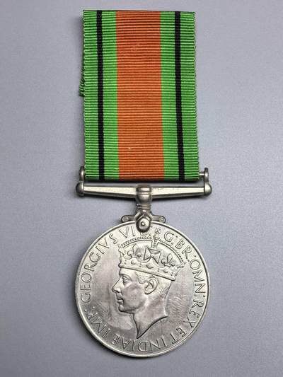 小驴勋章奖章收藏3月7日周六晚六点拍卖（珍爱和平，收藏战争，铭记历史，勿忘国耻，忠党爱国。有偿代拍，送拍规则在简介最后，参拍须阅读规则后再参拍，关系到运费包装发货时效真假辨别等关键信息，拍卖时不再发原图，看大图店主微信码在拍卖店铺介绍里） - 二战皇家空军上尉套：皇家空军 I・W・J・罗伯逊 空军上尉的国土防御奖章