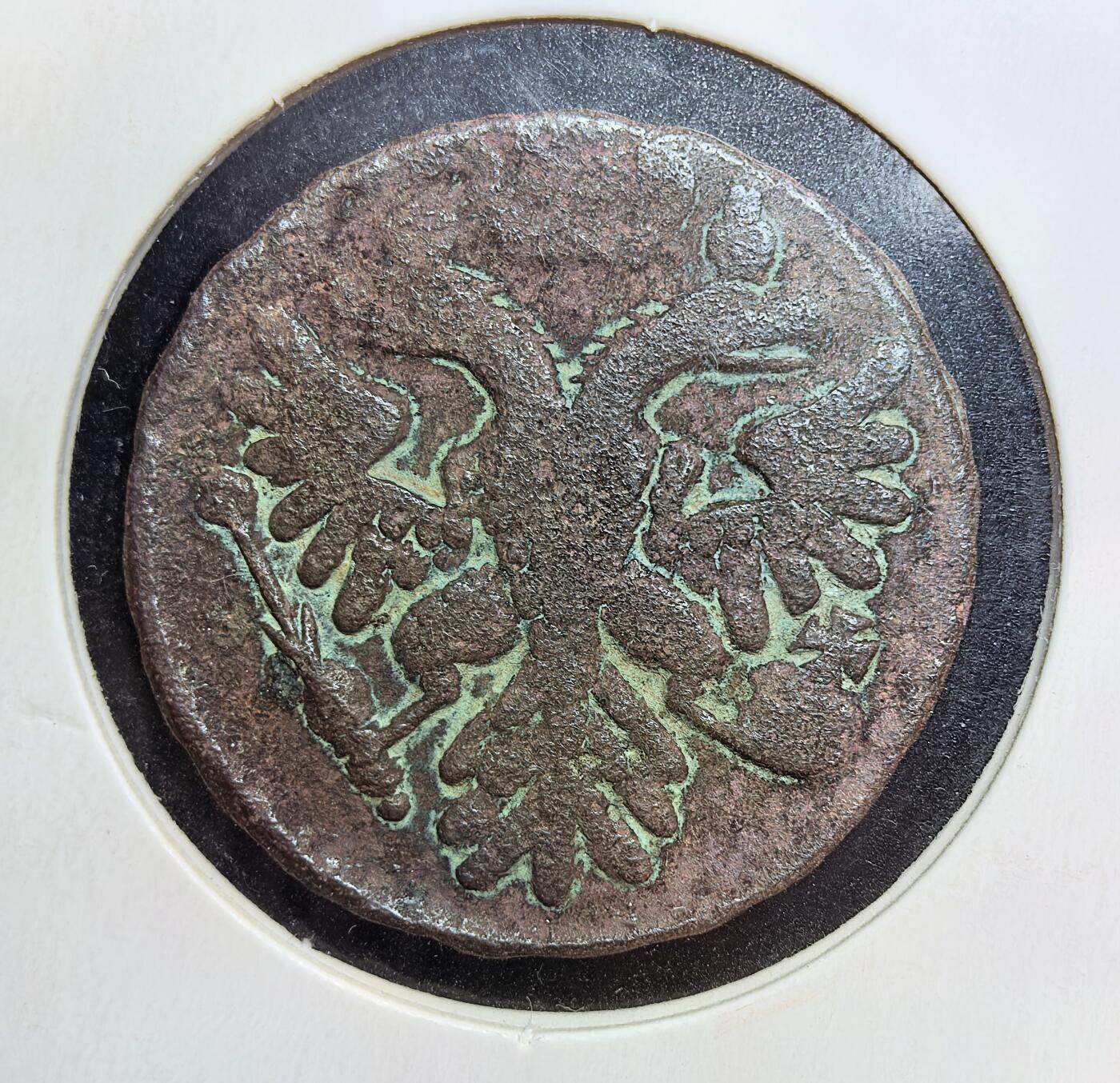 外国优质老铜币银币苏联纪念章，每周六晚九点倒数截拍，满百包邮可寄存，持续收拍 俄罗斯帝国安娜・伊万诺夫娜1739 年1/2 戈比铜币，正面为双头鹰国徽，象征帝国横跨欧亚的野心；背面铸有年份与币值，见证了彼得大帝改革后沙俄货币体系的完善与帝国扩张的历史。