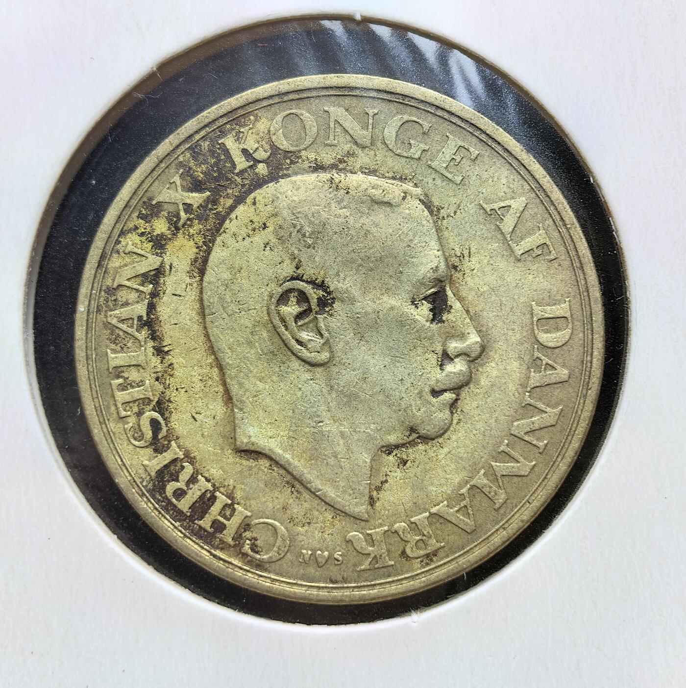 外国优质老铜币银币苏联纪念章，每周六晚九点倒数截拍，满百包邮可寄存，持续收拍 丹麦1946年1克朗，正面为国王克里斯蒂安十世（1912-1947 年在位）头像，背面饰以麦穗图案，材质为铝青铜，发行于二战后丹麦重建期，是这位象征国家坚韧的国王在位末期的代表性货币。