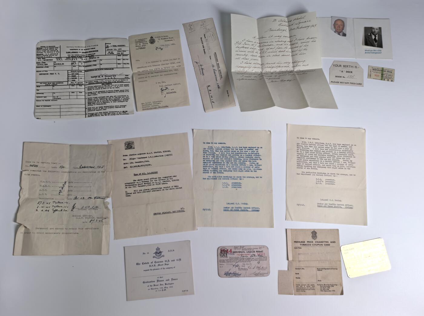 小驴勋章奖章收藏3月7日周六晚六点拍卖（珍爱和平，收藏战争，铭记历史，勿忘国耻，忠党爱国。有偿代拍，送拍规则在简介最后，参拍须阅读规则后再参拍，关系到运费包装发货时效真假辨别等关键信息，拍卖时不再发原图，看大图店主微信码在拍卖店铺介绍里）