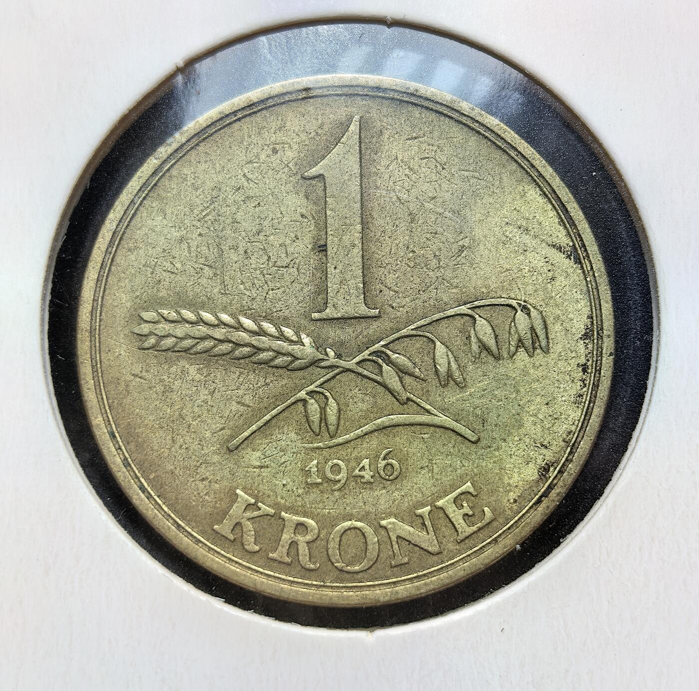 外国优质老铜币银币苏联纪念章，每周六晚九点倒数截拍，满百包邮可寄存，持续收拍 丹麦1946年1克朗，正面为国王克里斯蒂安十世（1912-1947 年在位）头像，背面饰以麦穗图案，材质为铝青铜，发行于二战后丹麦重建期，是这位象征国家坚韧的国王在位末期的代表性货币。