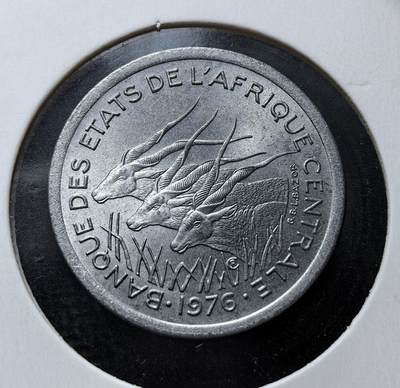 外国优质老铜币银币苏联纪念章，每周六晚九点倒数截拍，满百包邮可寄存，持续收拍 - 中非国家银行1976年1法郎，1973 年该行成立后取代原赤道非洲国家银行，发行中非法郎（CFA 法郎）。硬币正面为三只羚羊，背面以可可、咖啡等作物环绕面值，体现中非经济特色，流通于喀麦隆、加蓬等六国。
