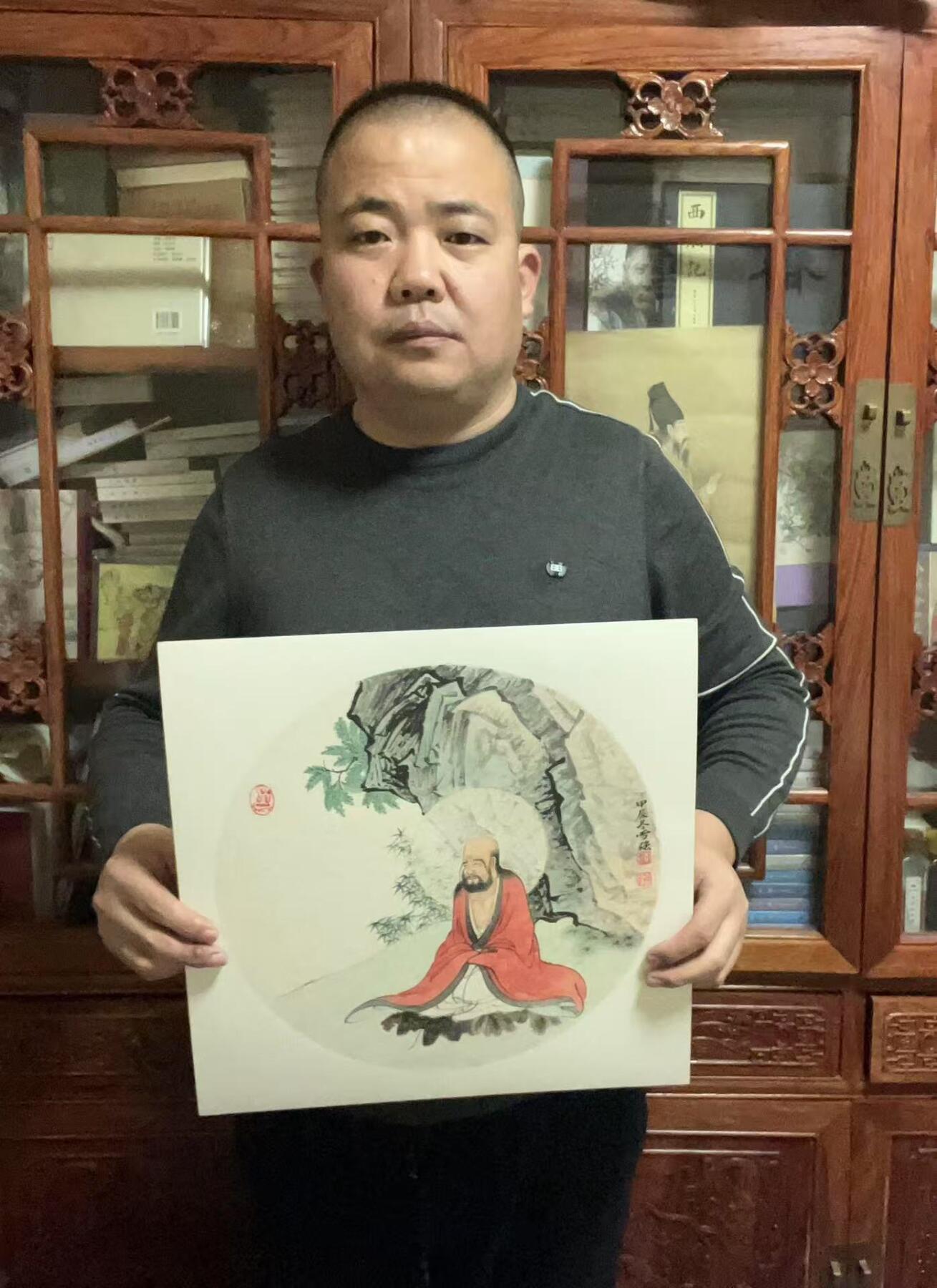 白泽拍卖卡牌手绘专场第33期（去岁千般皆如愿 今年万事定称心） 2024 刘雪强手绘画 达摩 有外框 尺寸：38cm*38cm  刘雪强亲签