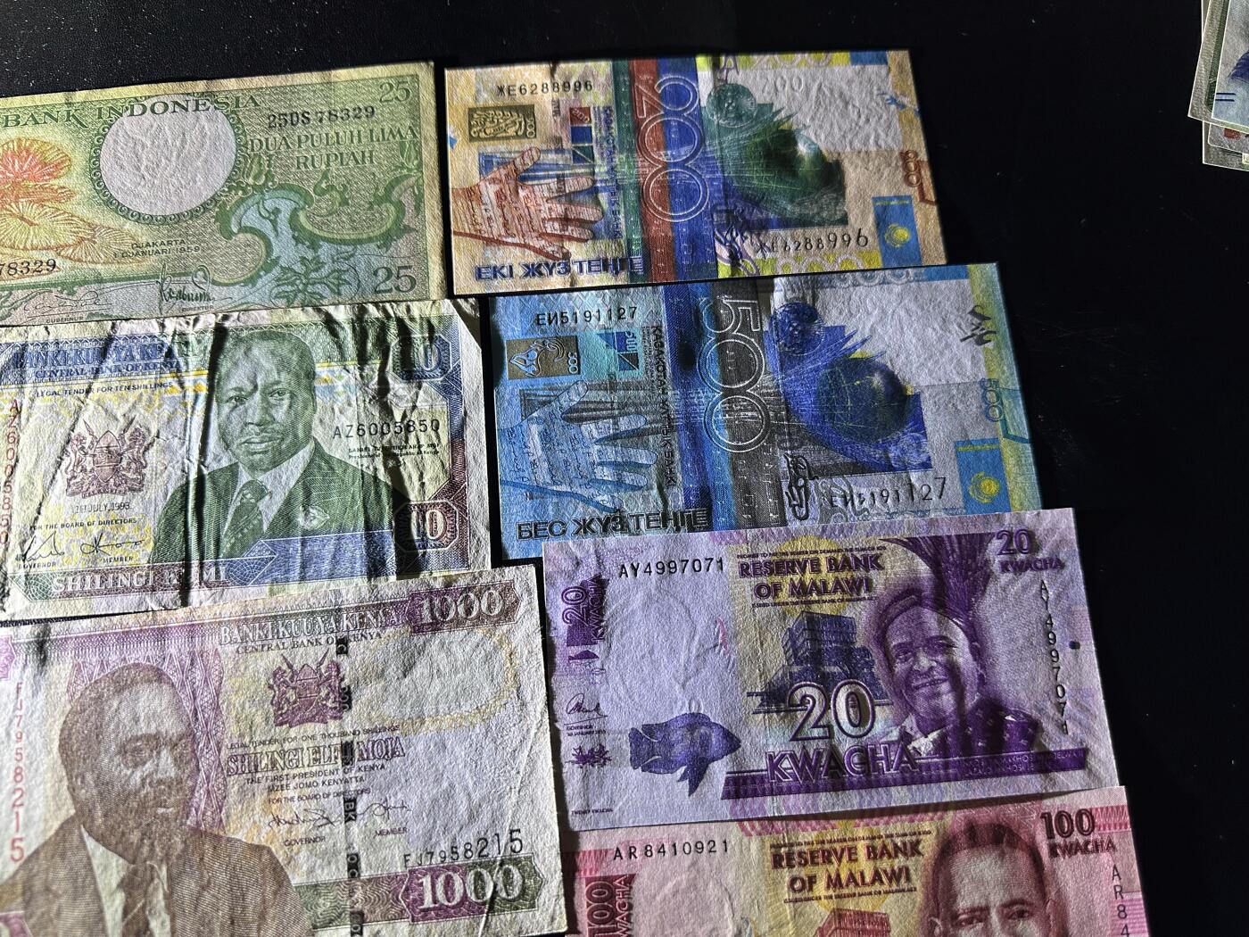 《外钞收藏家》第六百一十五期（畅拍场）（长期征集拍品、欢迎藏友们联系合作） 刚果、阿布哈兹、马拉维、哈萨克斯坦等16张一起 有新有旧