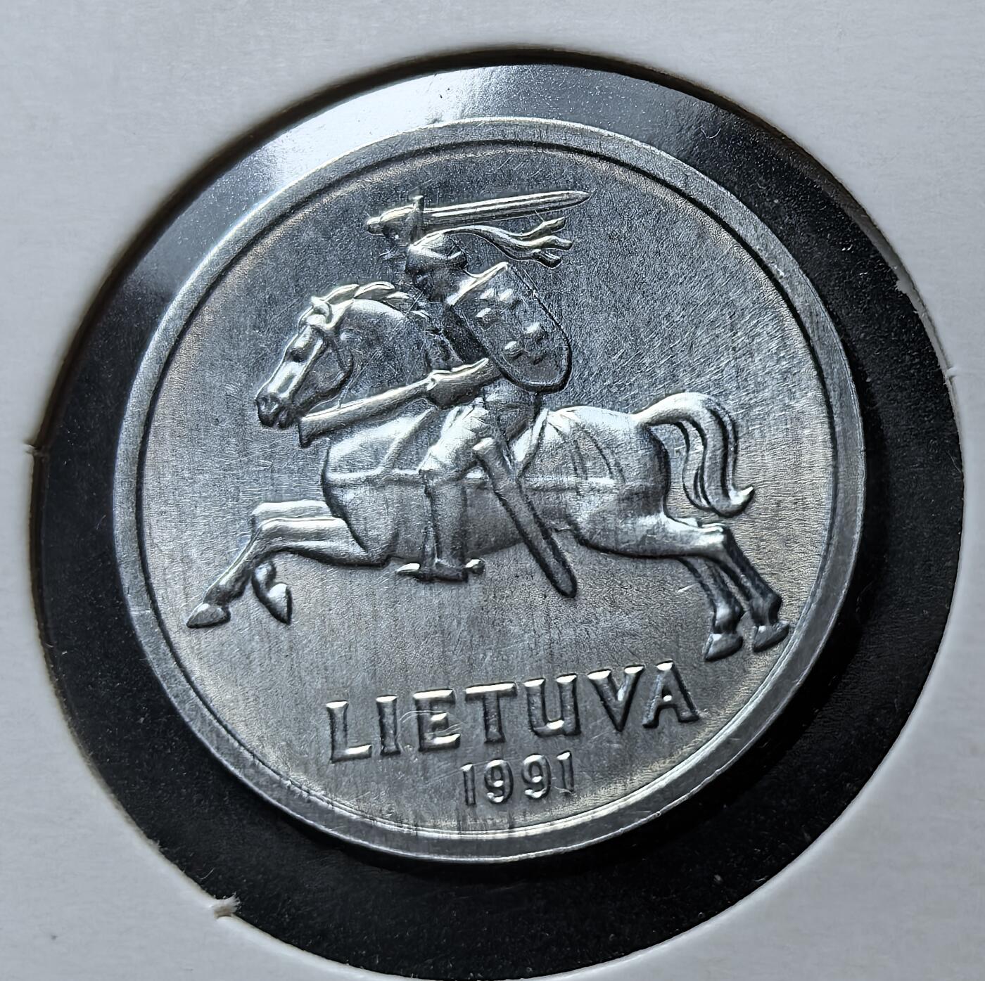 外国优质老铜币银币苏联纪念章，每周六晚九点倒数截拍，满百包邮可寄存，持续收拍 立陶宛1991年骑士1分，为立陶宛恢复独立后首批流通币，正面是立陶宛国徽 “维蒂斯骑士”，背面标注面值，为立陶宛立特辅币，见证其脱离苏联、重建货币体系的历史节点。