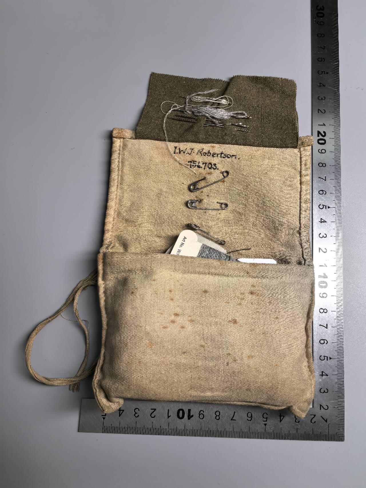 小驴勋章奖章收藏3月7日周六晚六点拍卖（珍爱和平，收藏战争，铭记历史，勿忘国耻，忠党爱国。有偿代拍，送拍规则在简介最后，参拍须阅读规则后再参拍，关系到运费包装发货时效真假辨别等关键信息，拍卖时不再发原图，看大图店主微信码在拍卖店铺介绍里）