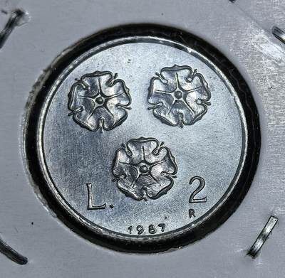 外国优质老铜币银币苏联纪念章，每周六晚九点倒数截拍，满百包邮可寄存，持续收拍 - 圣马力诺1987年2 里拉，属于圣马力诺里拉体系（1864-2002），2002 年后被欧元取代。此币为恢复铸币 15 周年纪念款，正面国徽、背面三朵花，是微型国独立货币文化的典型载体。