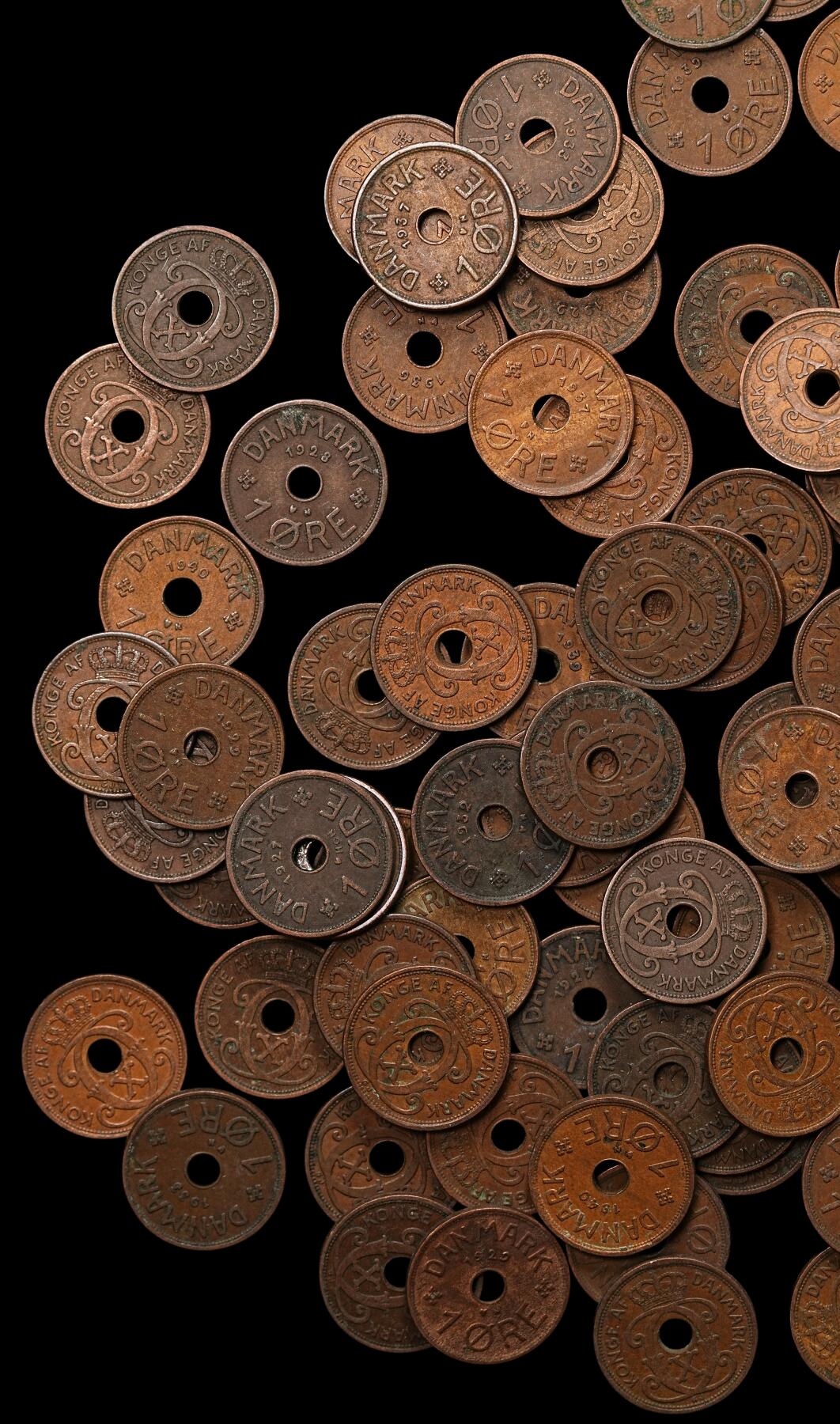 修遠堂世界钱币第106期，请看参拍说明 丹麦中孔1欧尔铜币99枚，1927-1940年
