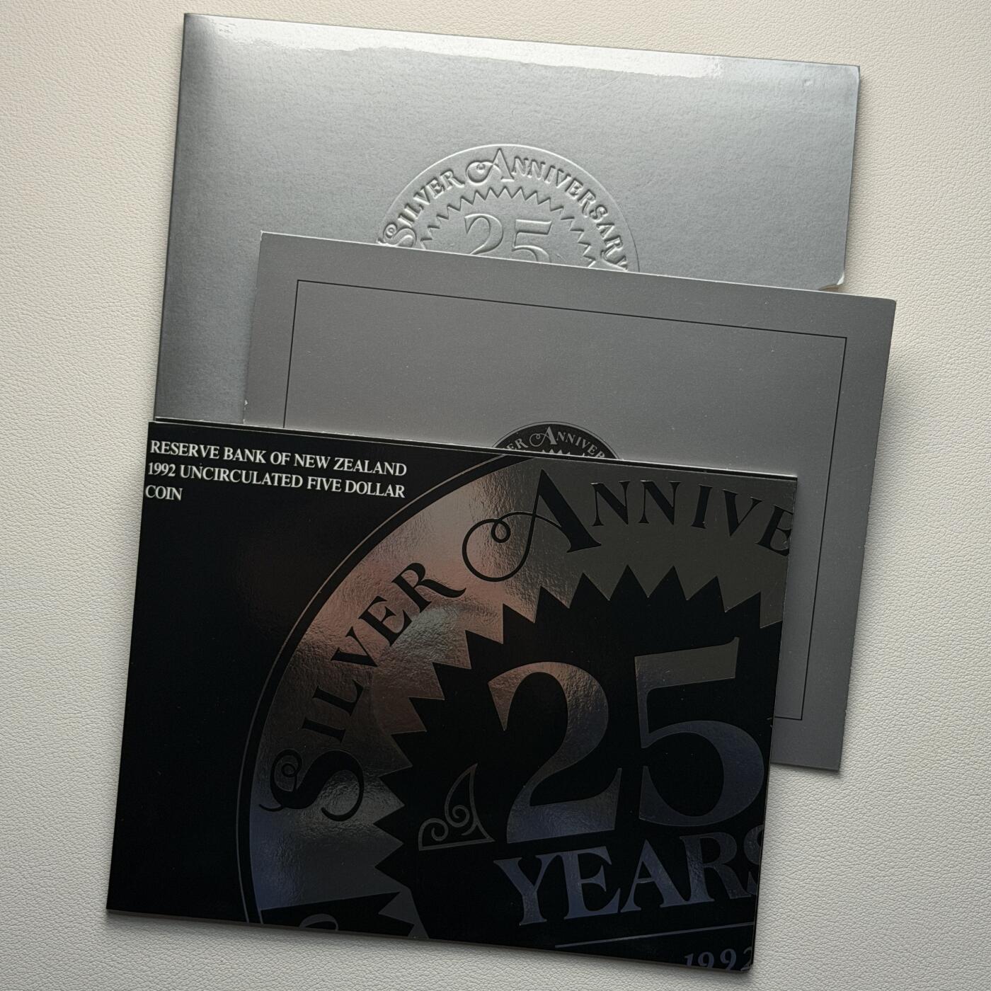 ＜星葵🌻钱币社＞硬币场·第71期·3月10日发货 新西兰1992年十进制货币25周年卡装5元克朗型纪念币