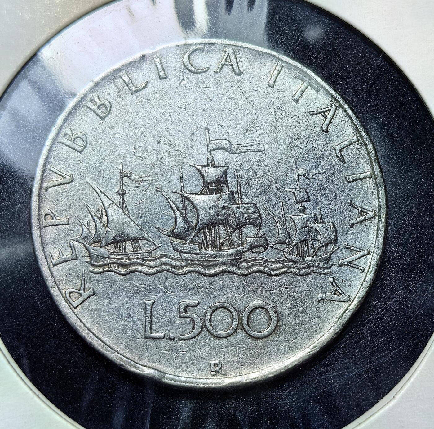 外国优质老铜币银币苏联纪念章，每周六晚九点倒数截拍，满百包邮可寄存，持续收拍 意大利1959年500 里拉 “帆船少女” 银币11克835银纯银价198元。由雕刻师詹保利以妻子为原型设计，正面少女像环以城市纹章，背面为哥伦布船队，2001 年随欧元启用停铸，是意文化与浪漫设计的经典融合。