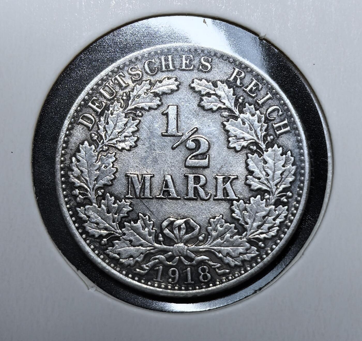外国优质老铜币银币苏联纪念章，每周六晚九点倒数截拍，满百包邮可寄存，持续收拍 德意志帝国1918年版 1/2 马克银币2.77克900银纯银价54元，为帝国末期发行的流通银币，发行于一战末期，彼时帝国已放弃金本位，该币是维持战时经济的货币工具，次年帝国覆灭后逐步退出流通，见证了德意志帝国的最后岁月。