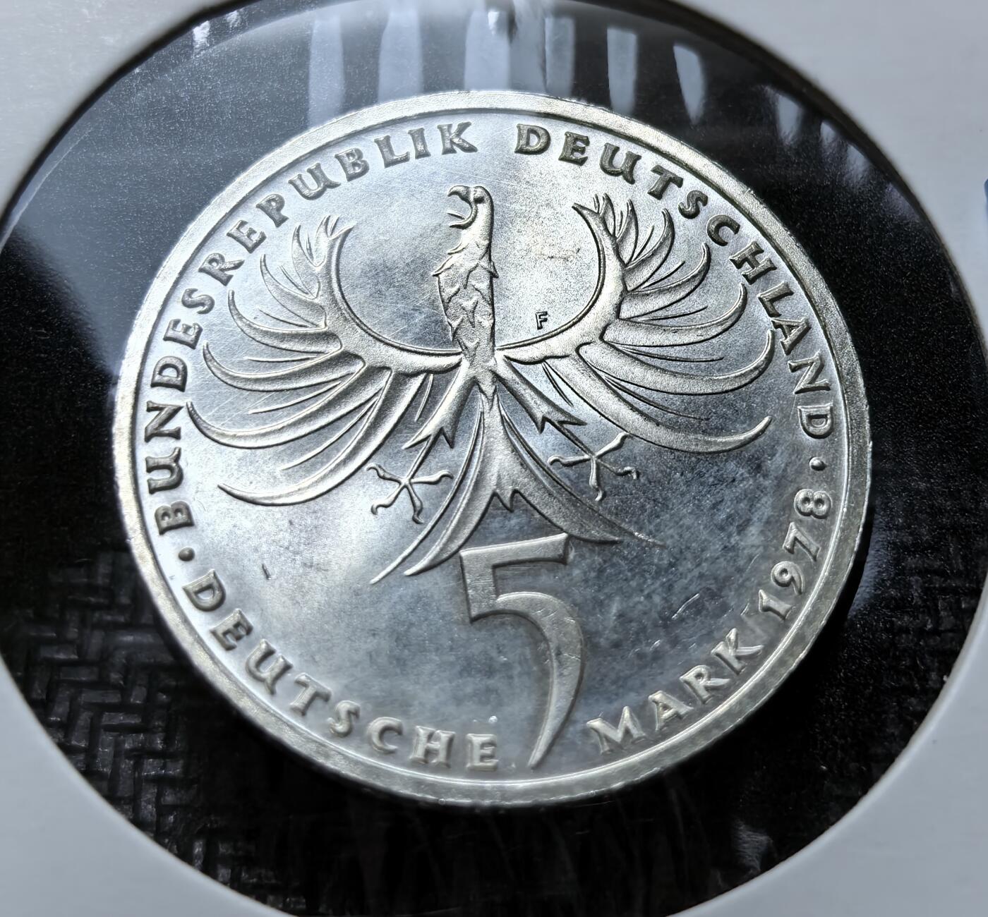 外国优质老铜币银币苏联纪念章，每周六晚九点倒数截拍，满百包邮可寄存，持续收拍 西德1978年5马克纪念银币11.2克625银纯银价150元，由斯图加特造币厂（F 标）铸造。为纪念巴洛克建筑师巴尔塔萨・诺伊曼逝世 225 周年，背面图案是其代表作 “十四圣徒朝圣教堂” 内景。