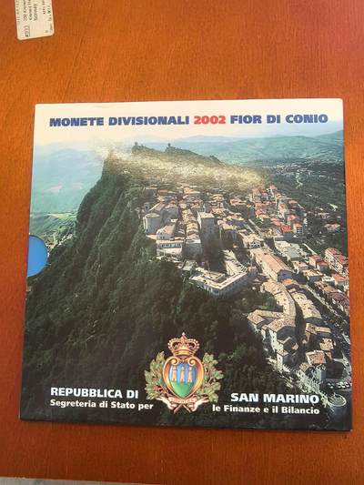 长老汇马年精选第七场拍卖 - 2002圣马力诺8枚套欧元，卡装，有污迹，克书275美金