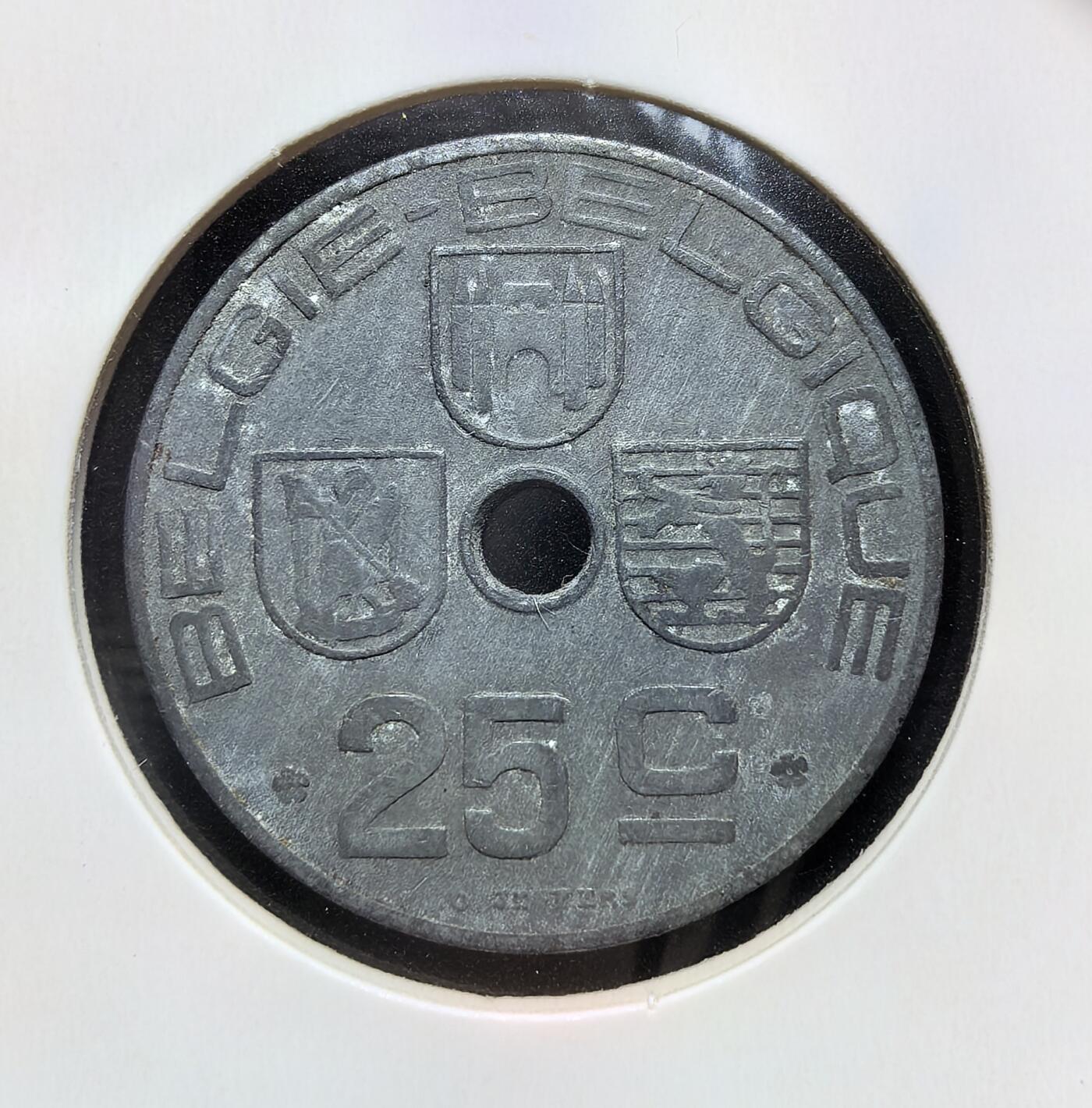 外国优质老铜币银币苏联纪念章，每周六晚九点倒数截拍，满百包邮可寄存，持续收拍 二战德占比利时1944年25分，正面刻有三行省盾徽与 “BELGIE-BELGIQUE”，背面为利奥波德三世花押及年份，是战时金属短缺下的流通货币，战后仍短暂沿用。