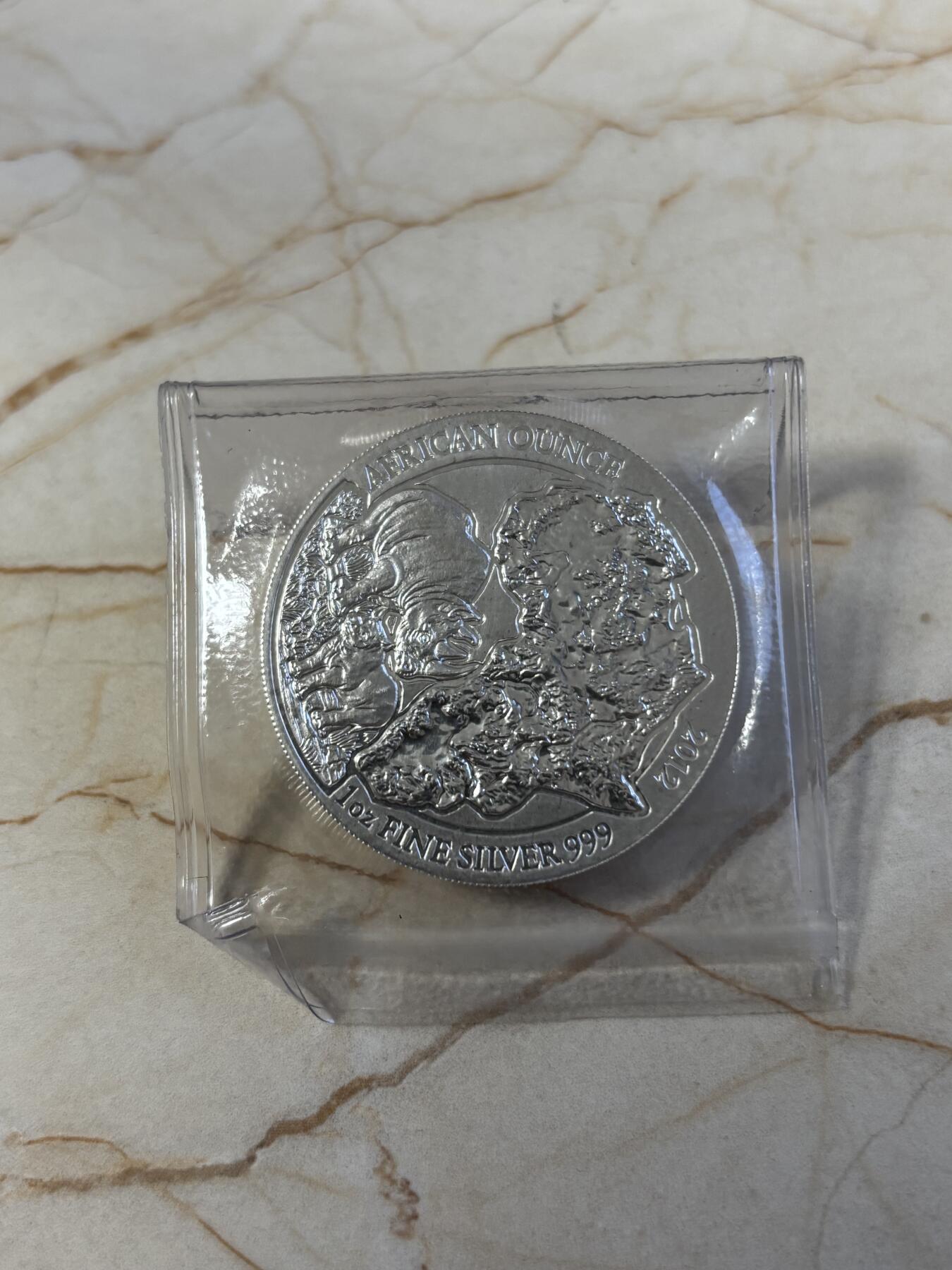 第192期拍卖 卢旺达2012年非洲野生动物系列5犀牛1盎司纪念银币，999银